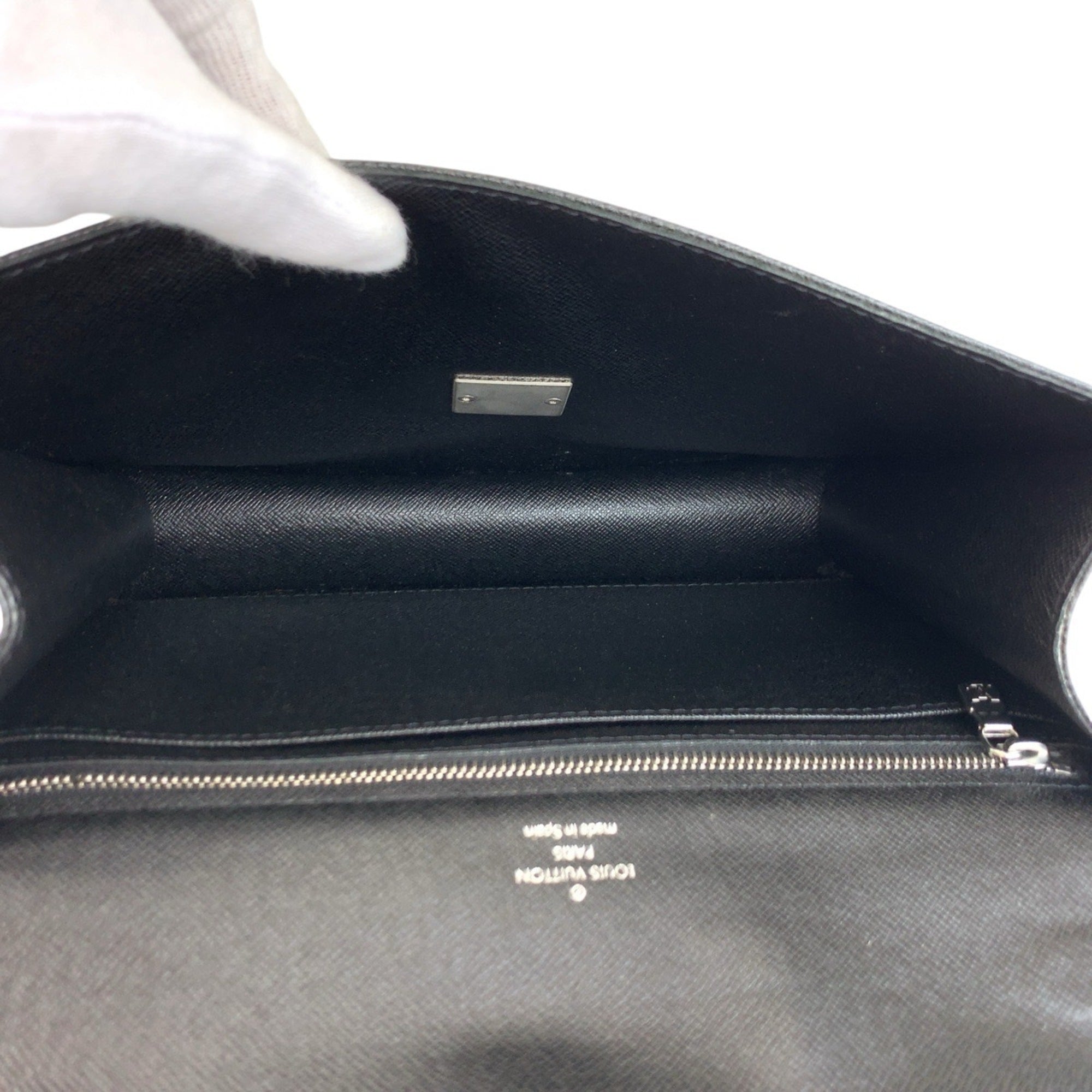 Louis Vuitton Black Leather Clutch Bag (Pre-Owned)