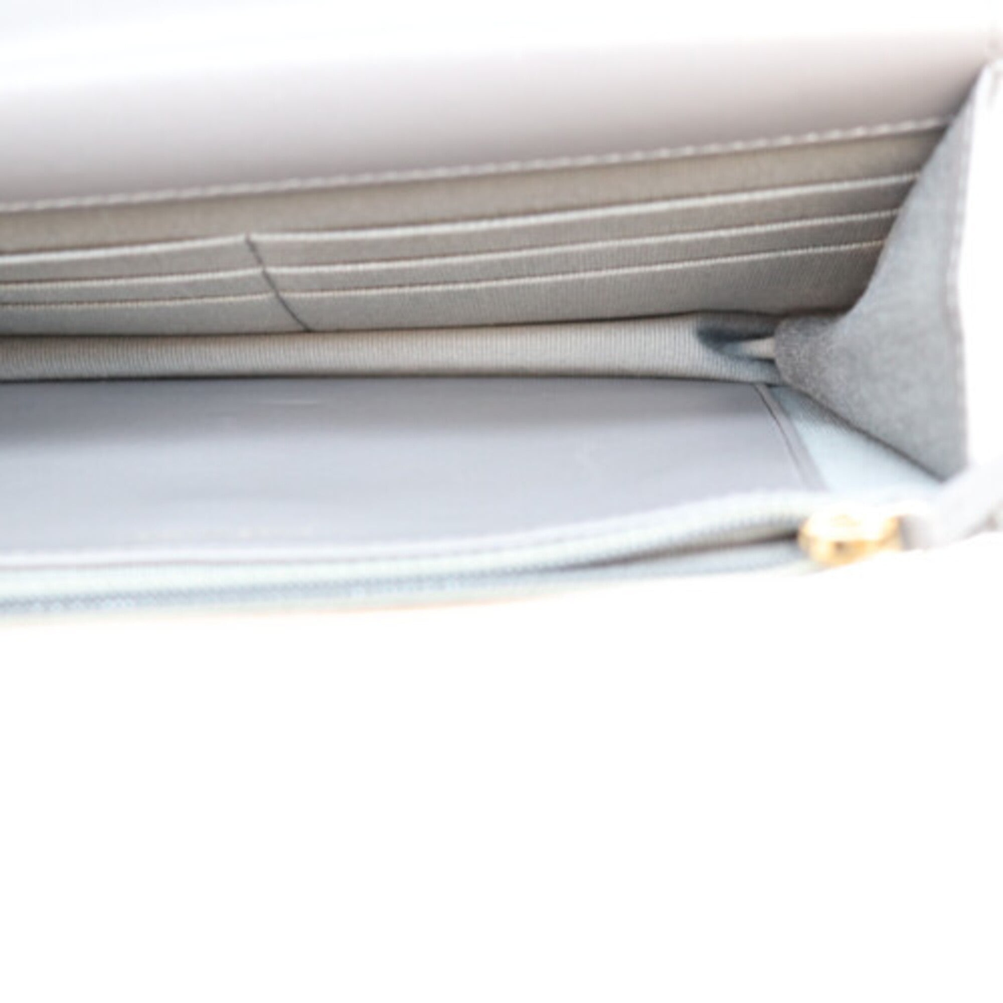 Chanel Gray Leather Shoulder Bag (Pre-Owned)