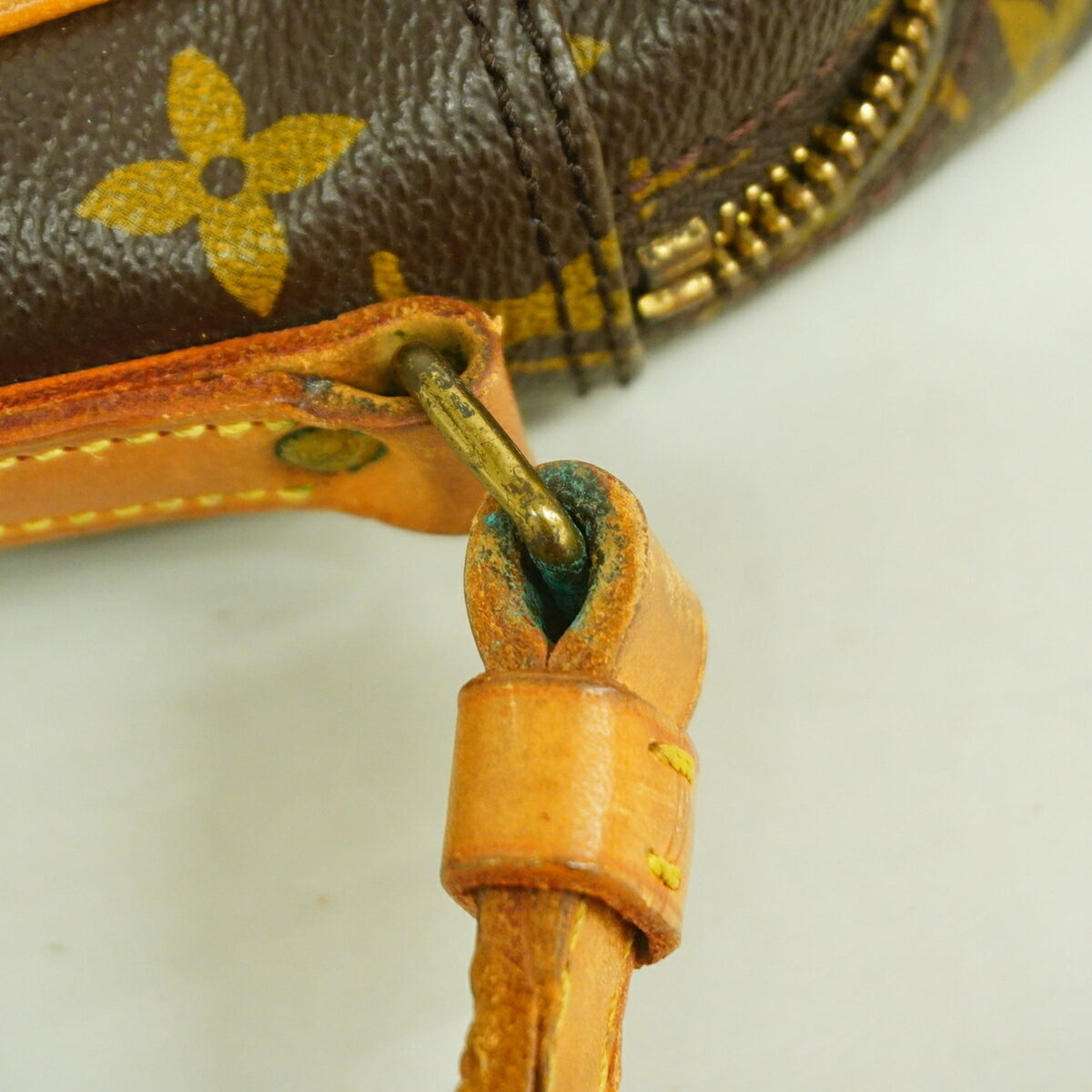Louis Vuitton Brown Shoulder Bag (Pre-Owned)