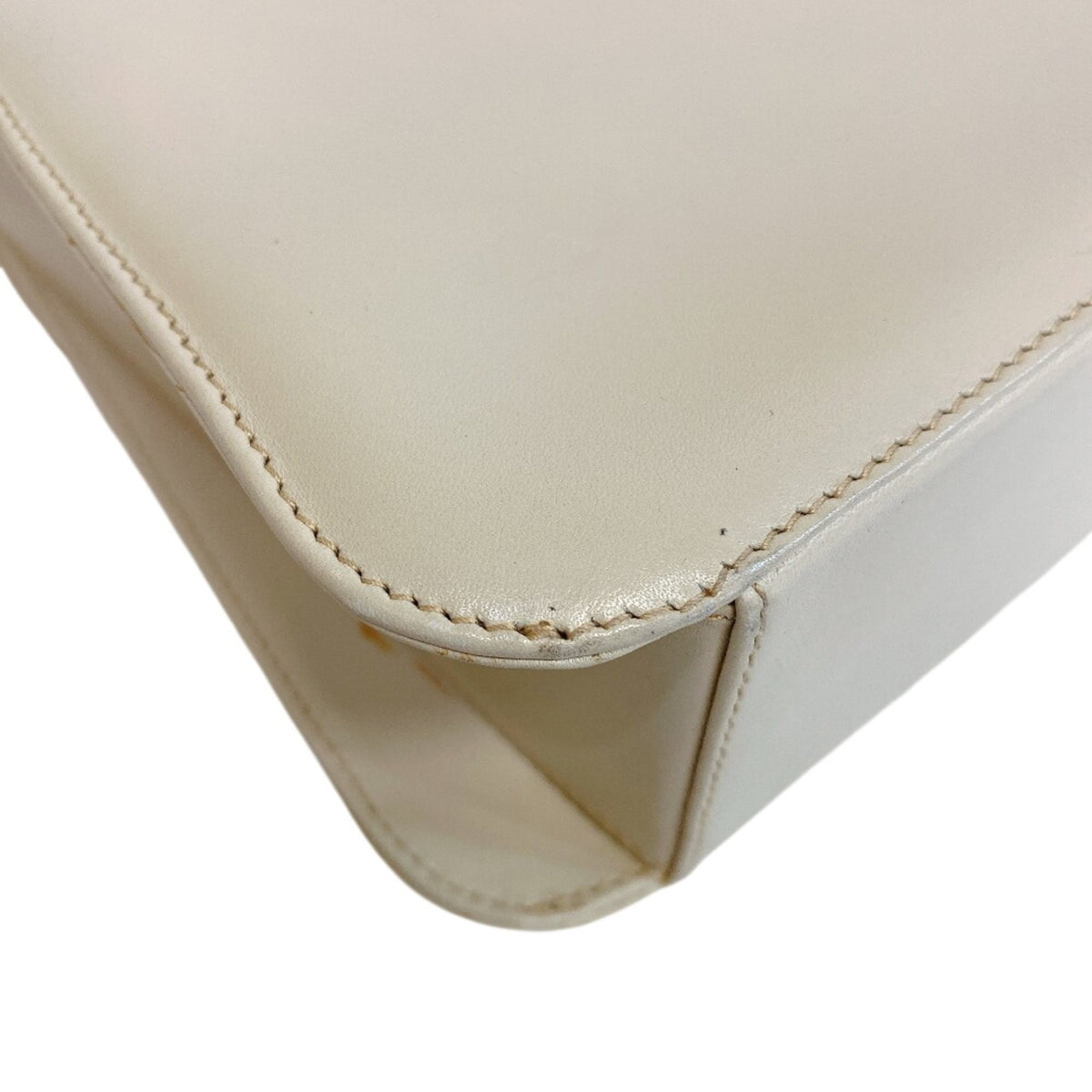 Salvatore Ferragamo Ivory White Leather Shoulder Bag (Pre-Owned)