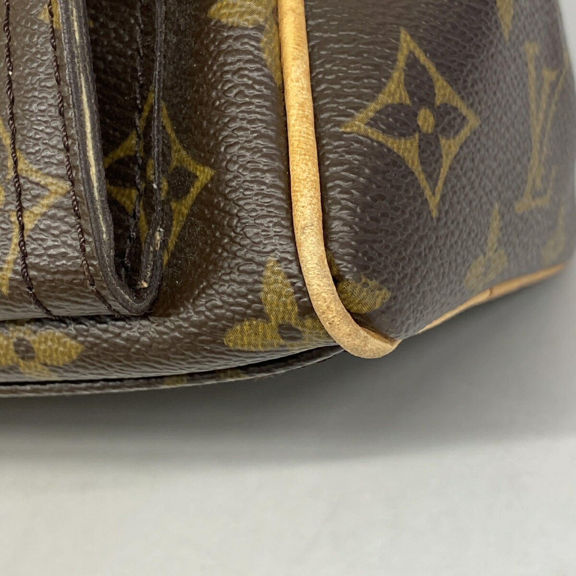 Louis Vuitton Brown Handbag (Pre-Owned)