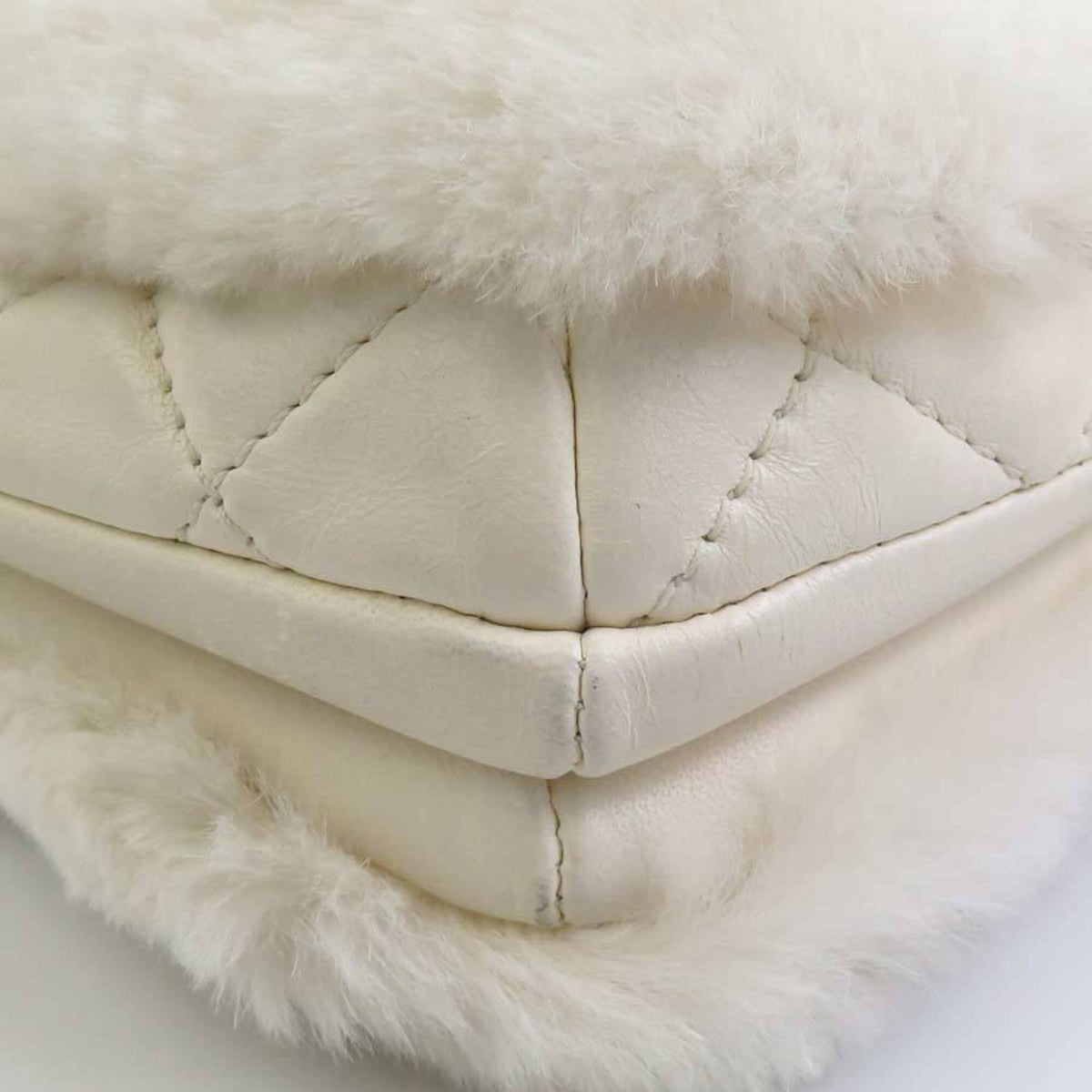Chanel Off-White Fur Leather Handbag Shoulder Bag (Pre-Owned)