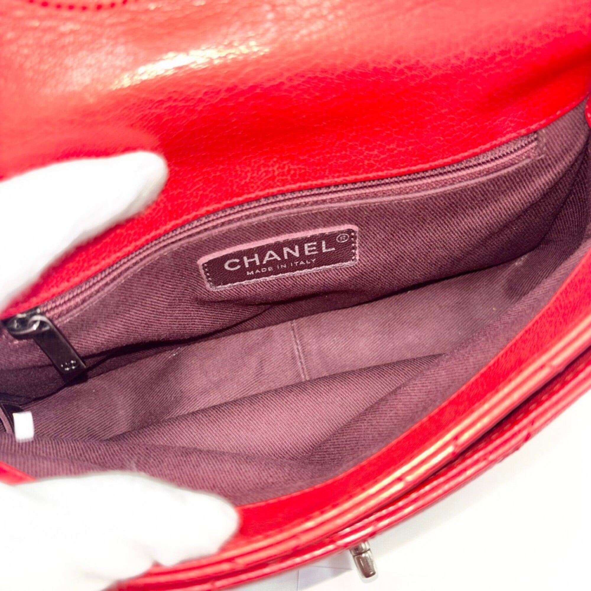 Chanel Red Color Leather Shoulder Bag (Pre-Owned)