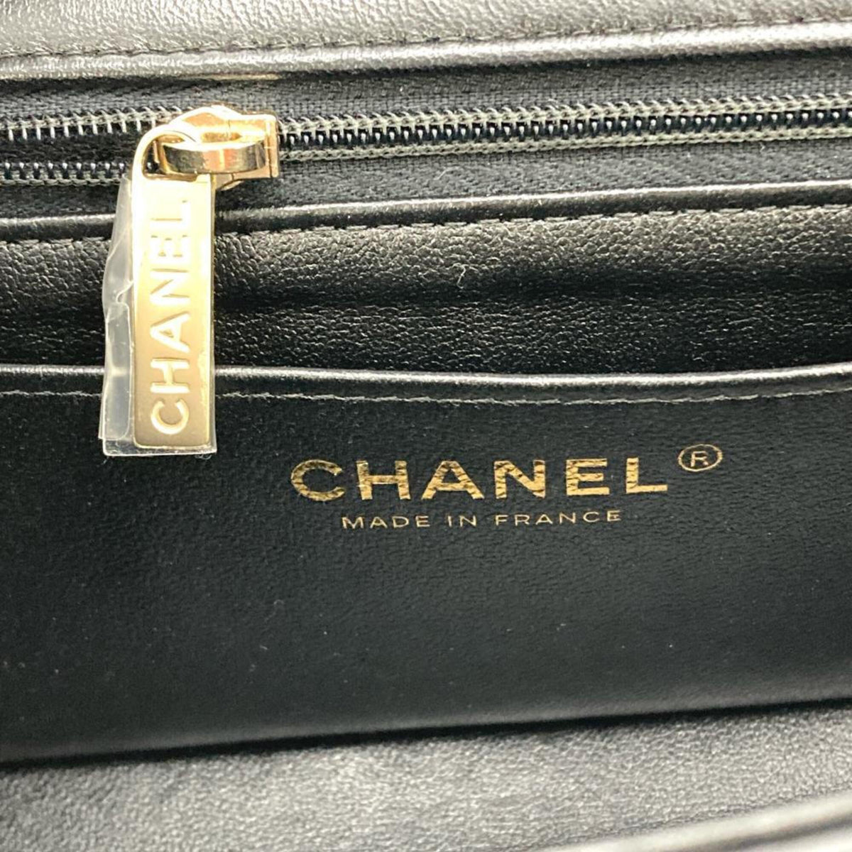 Chanel Black Leather Shoulder Bag (Pre-Owned)