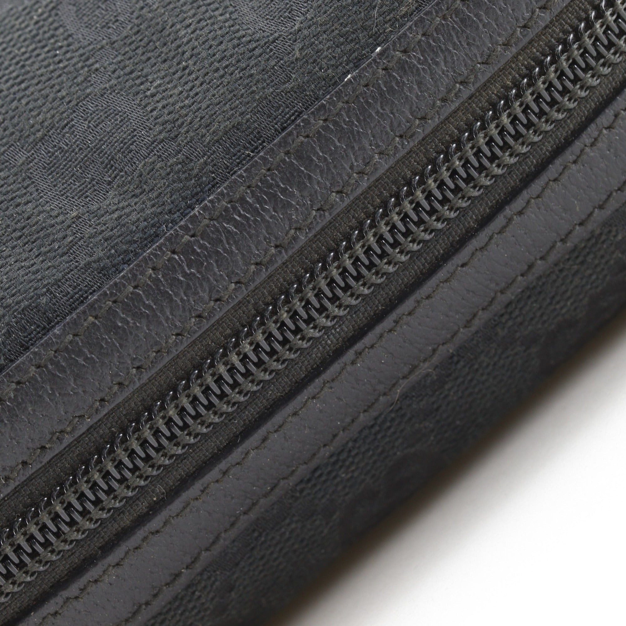 Gucci Black Gg Canvas Pouch (Pre-Owned)