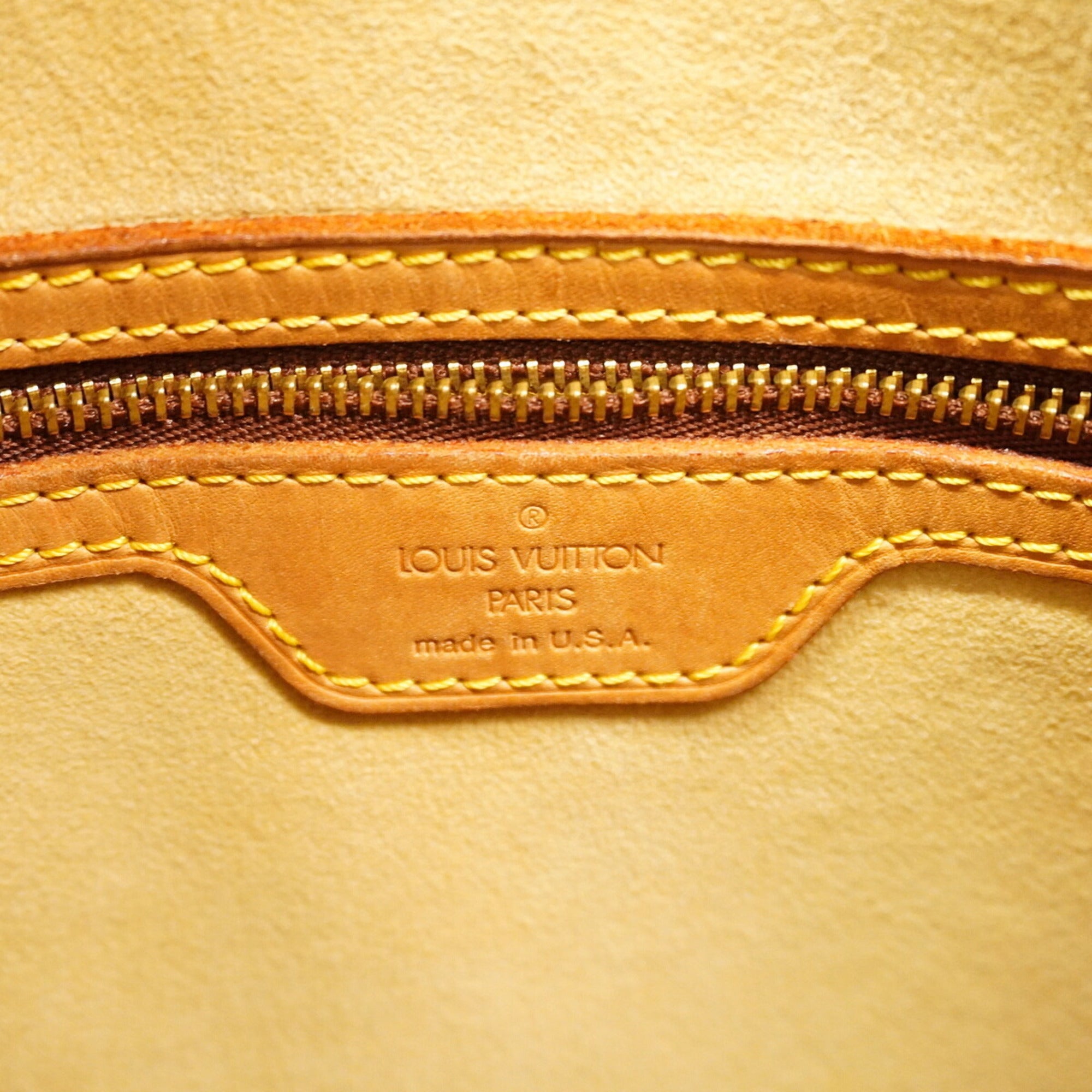 Louis Vuitton Brown Shoulder Bag (Pre-Owned)