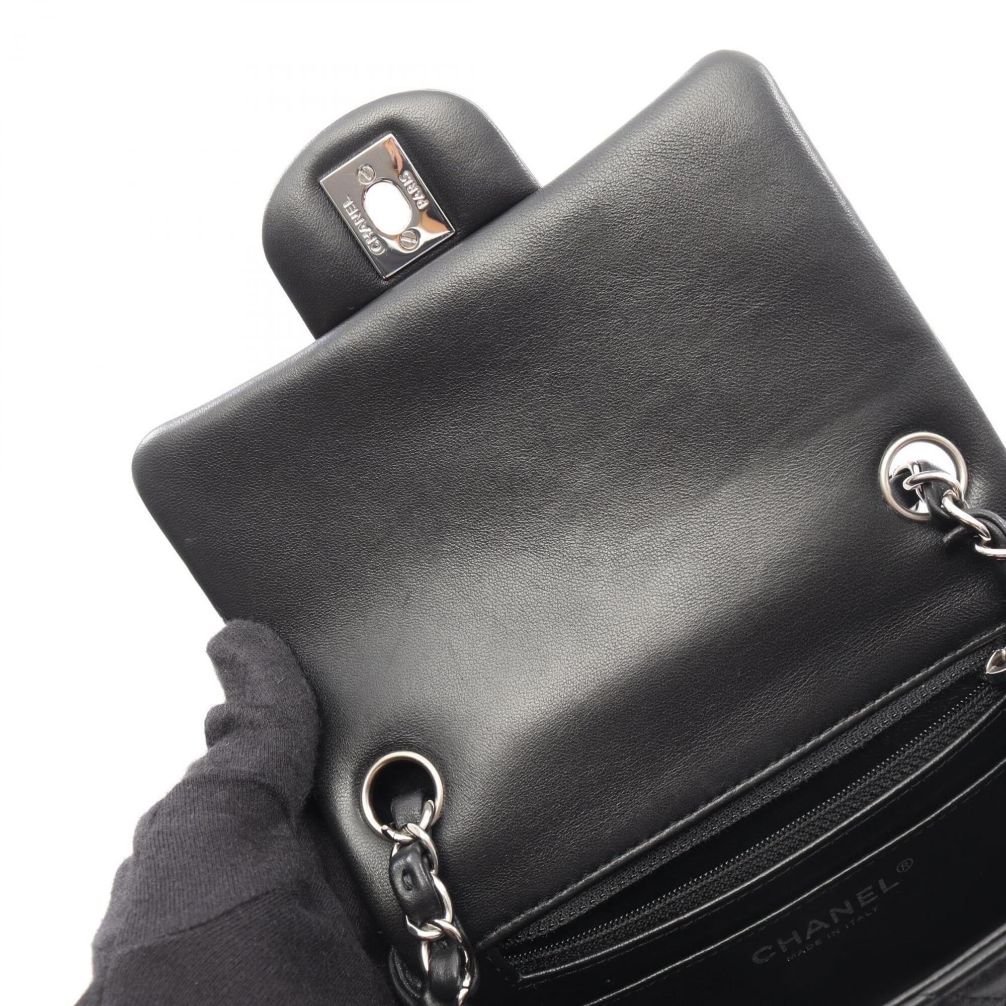 Chanel Black Leather Handbag Shoulder Bag (Pre-Owned)