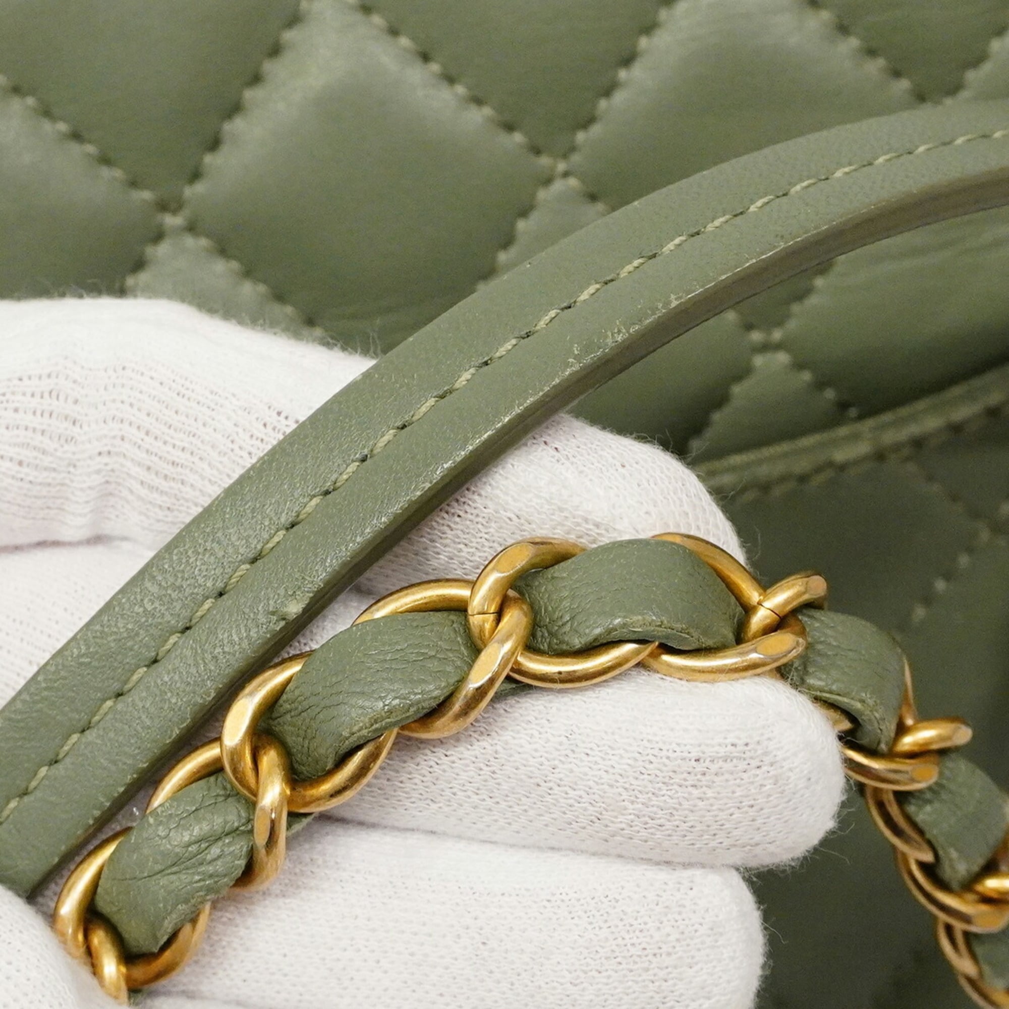 Chanel Green Leather Shoulder Bag (Pre-Owned)
