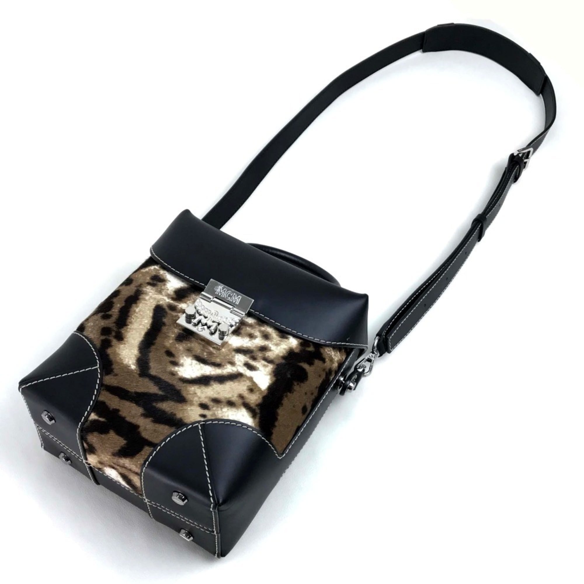 Mcm Beige Black Leather Leather Shoulder Bag (Pre-Owned)