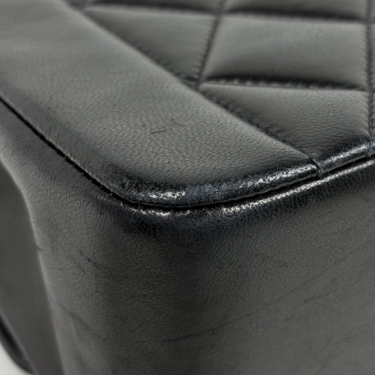 Chanel Black Leather Shoulder Bag (Pre-Owned)
