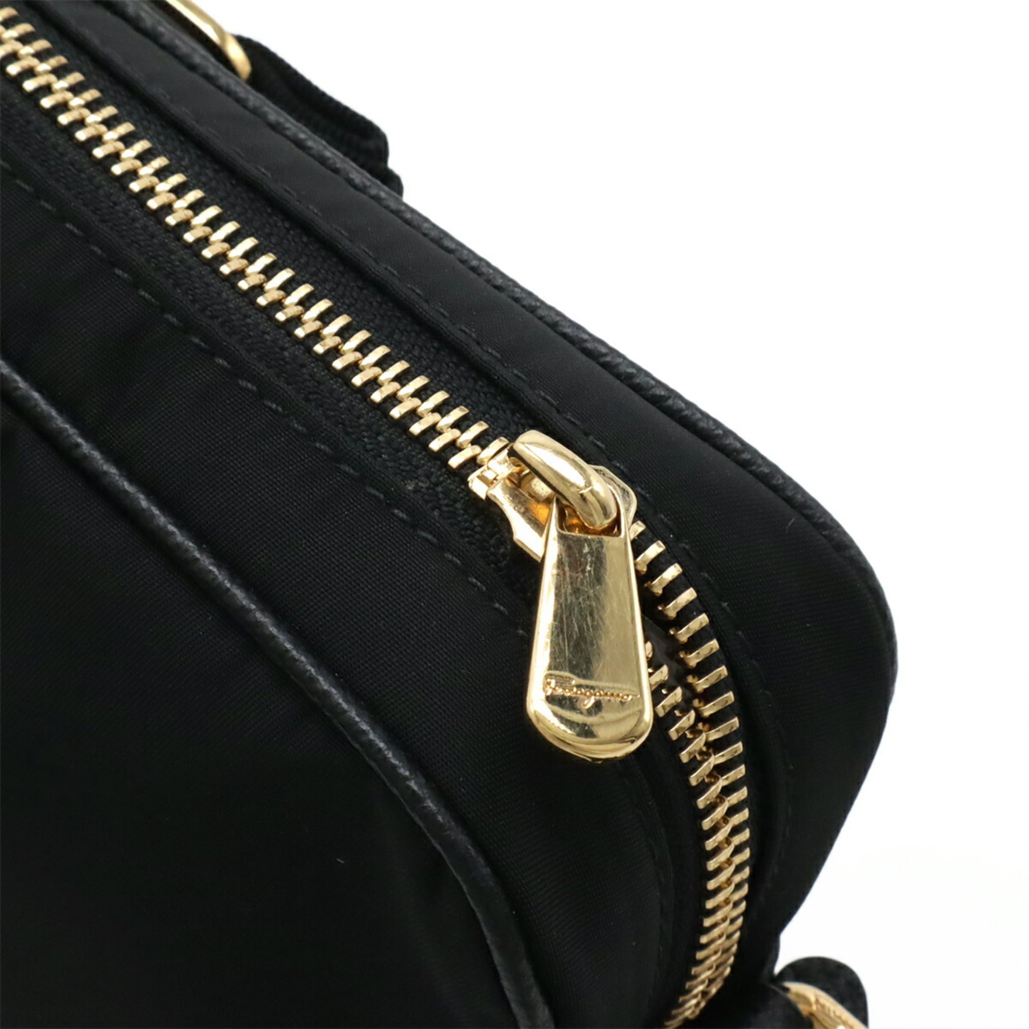 Salvatore Ferragamo Black Nylon Leather Shoulder Bag (Pre-Owned)