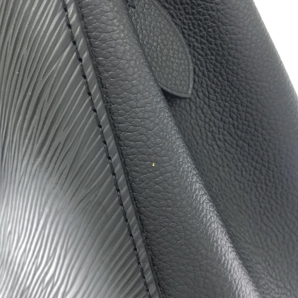 Louis Vuitton Epi Black Leather Handbag (Pre-Owned)