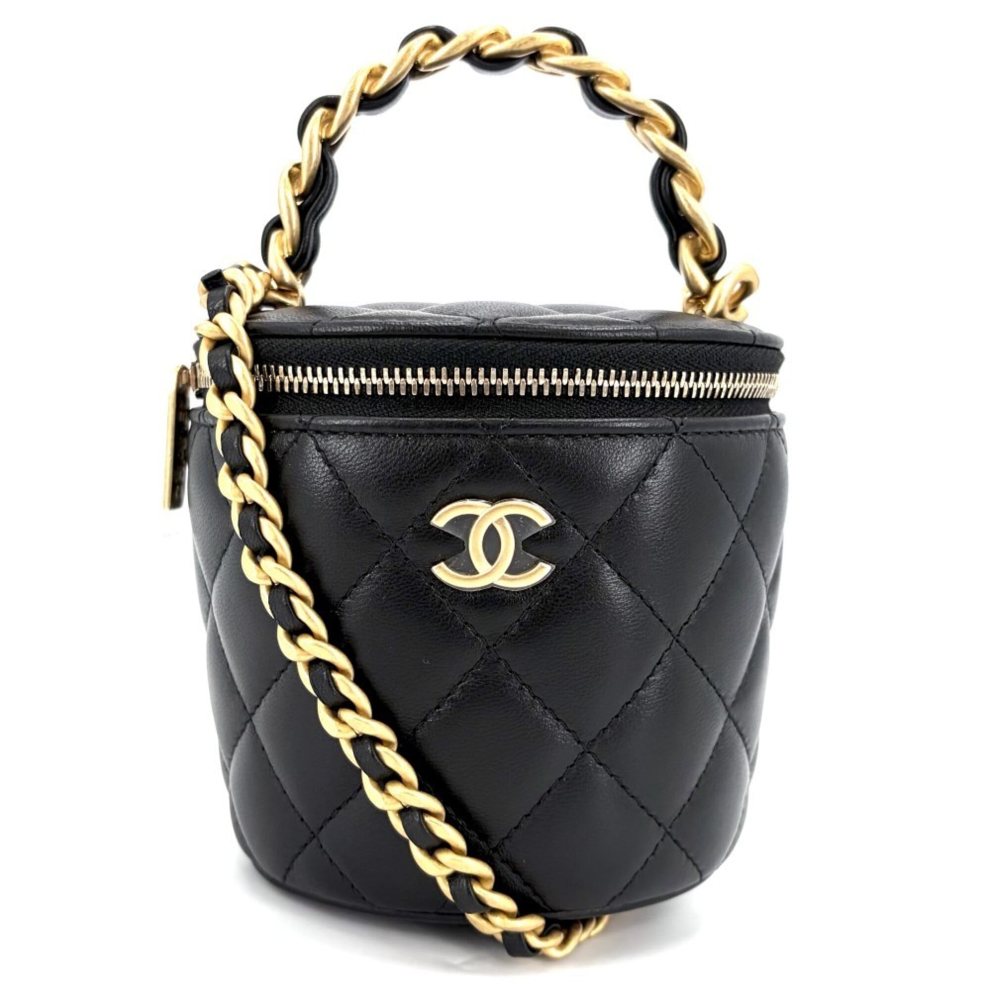 Chanel Matelasse Black Leather Shoulder Bag (Pre-Owned)