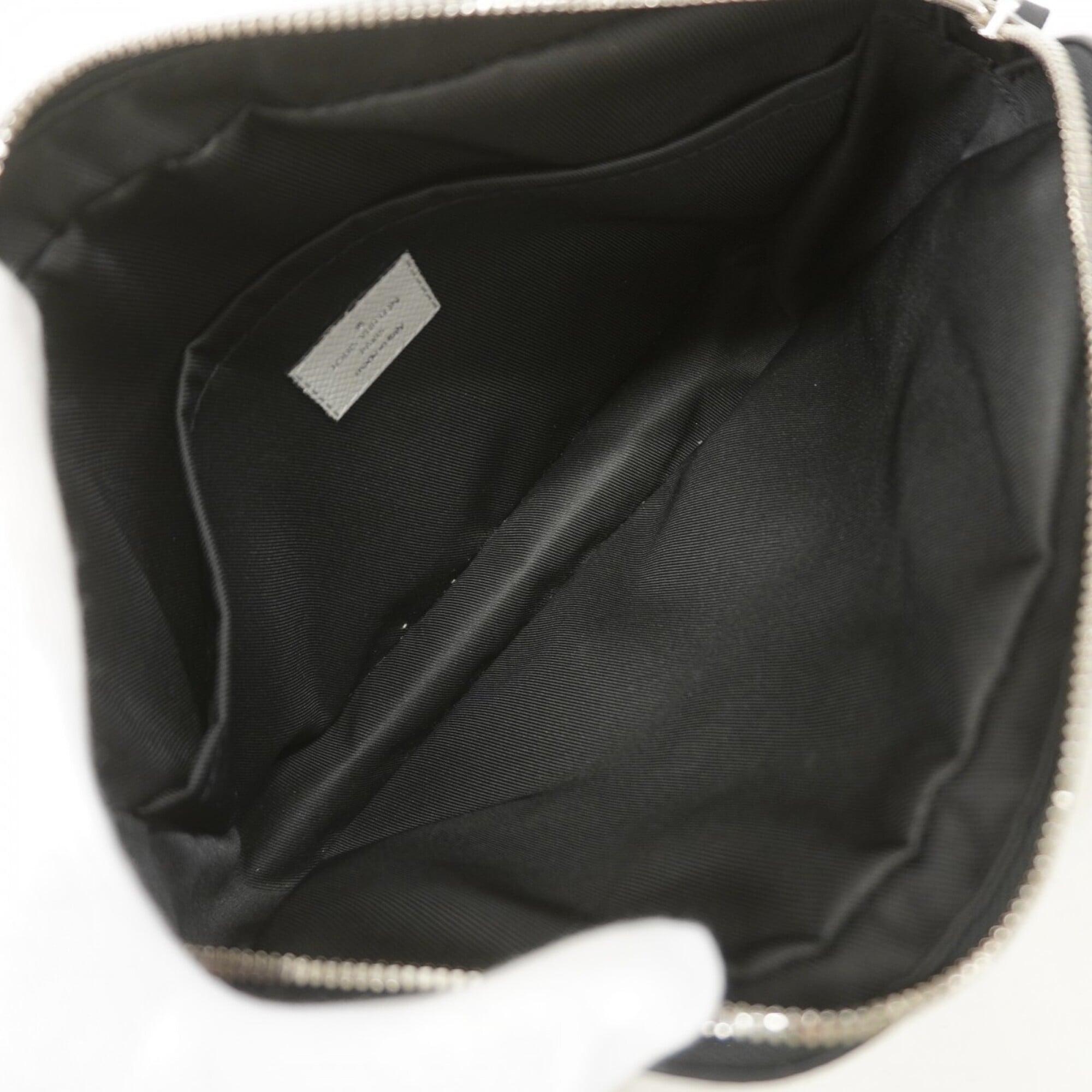 Louis Vuitton White Shoulder Bag (Pre-Owned)
