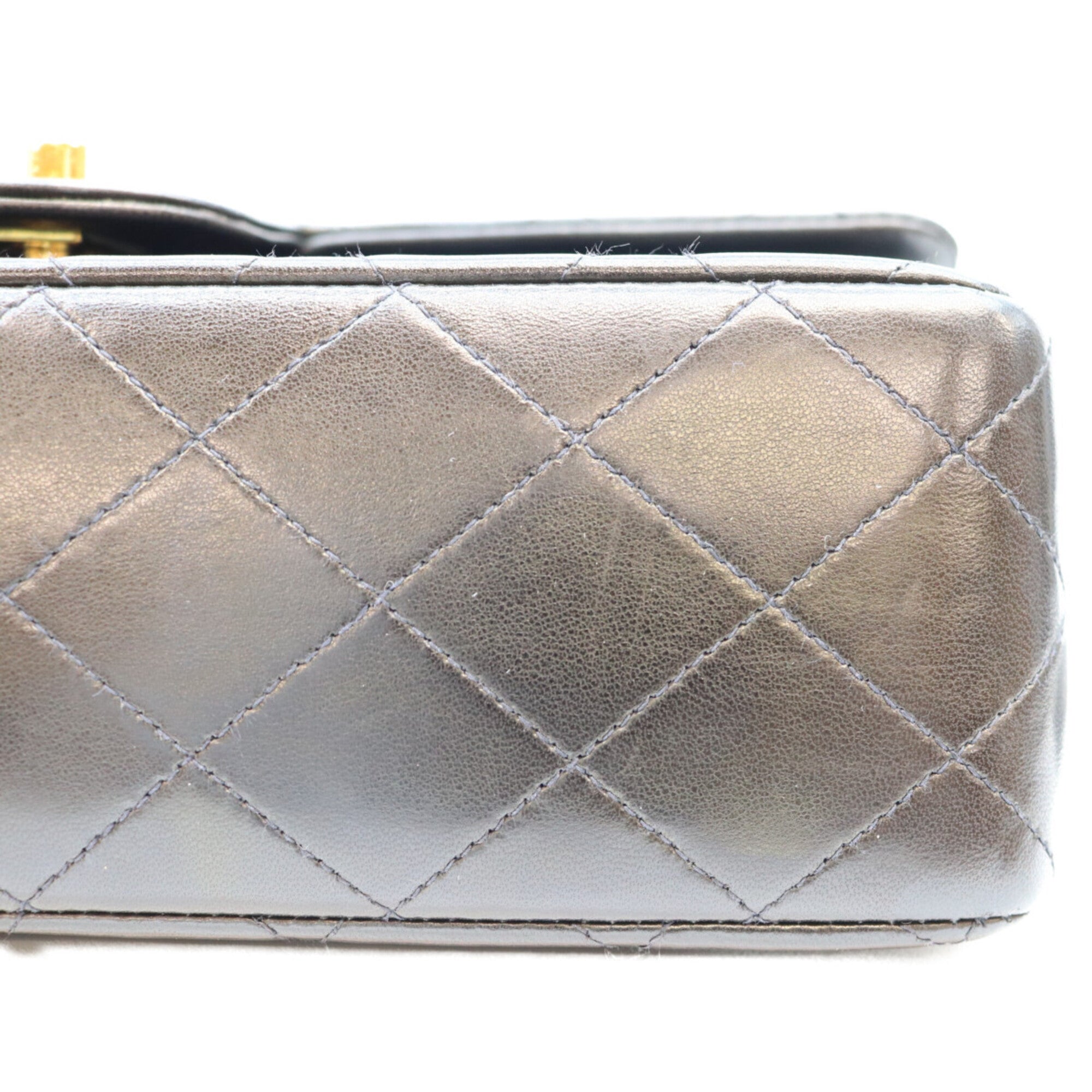 Chanel Black Leather Shoulder Bag (Pre-Owned)