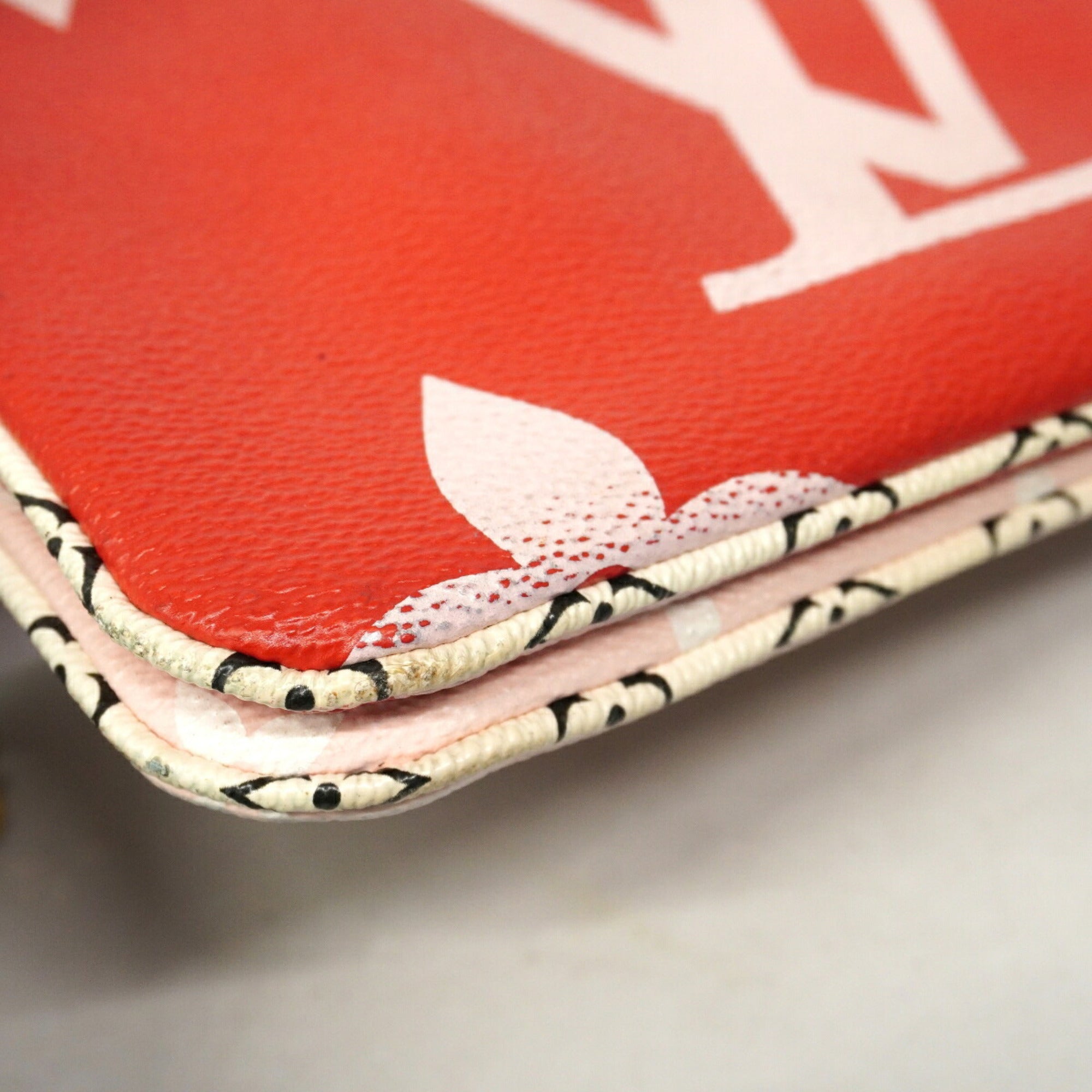 Louis Vuitton Pink Red Color Shoulder Bag (Pre-Owned)