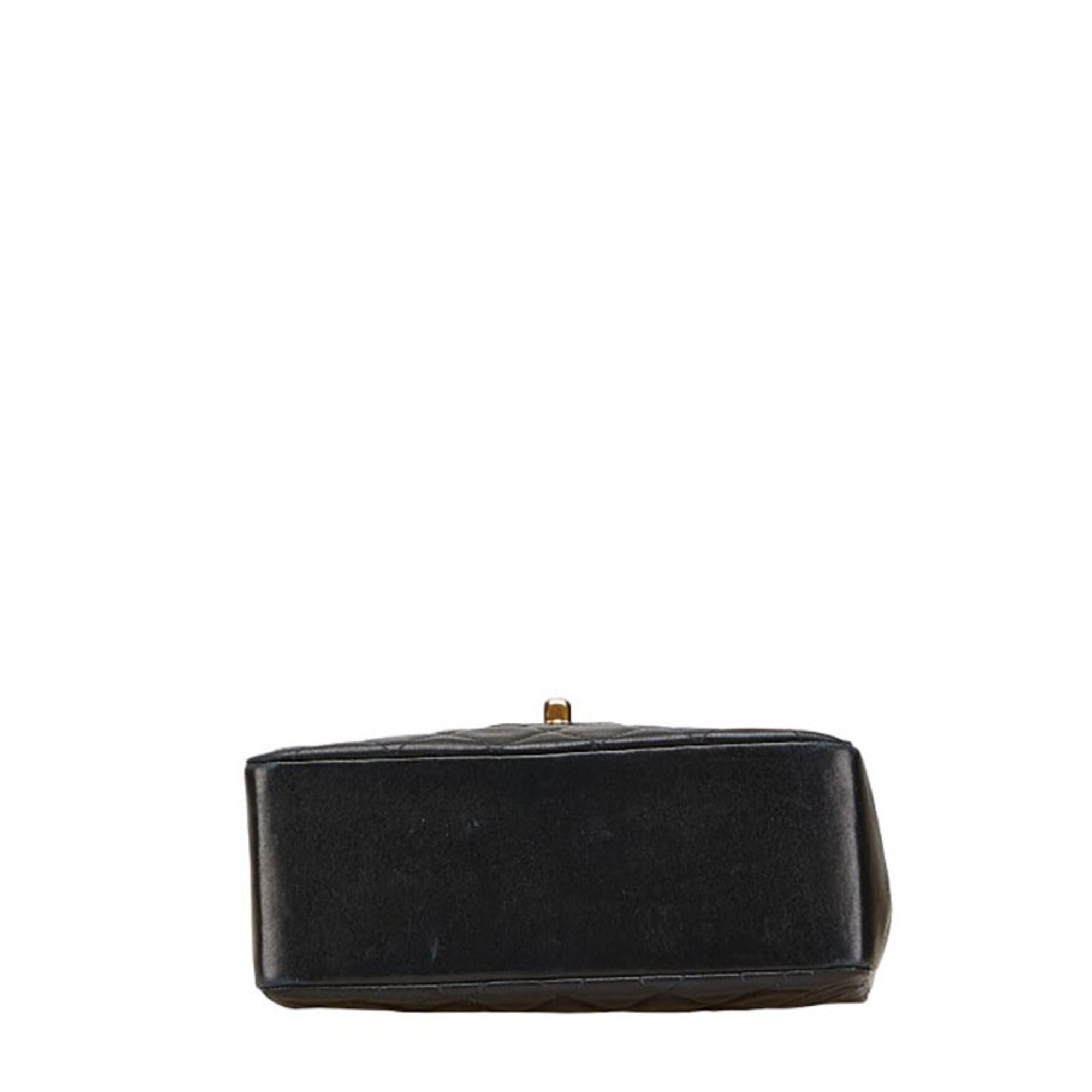 Chanel Matelasse Black Leather Handbag (Pre-Owned)