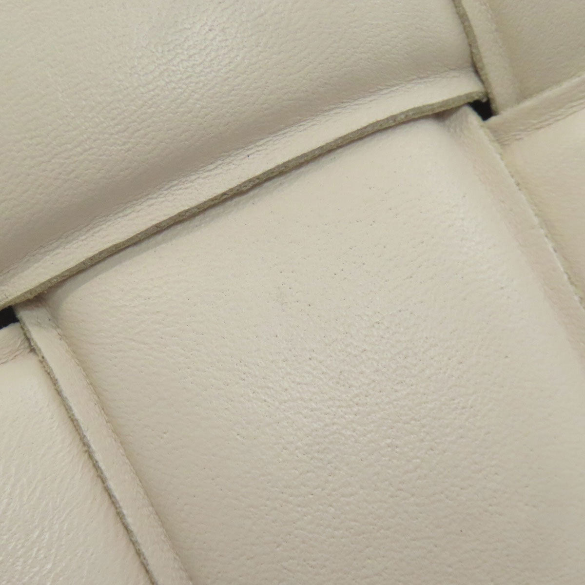 Bottega Veneta White Handbag (Pre-Owned)