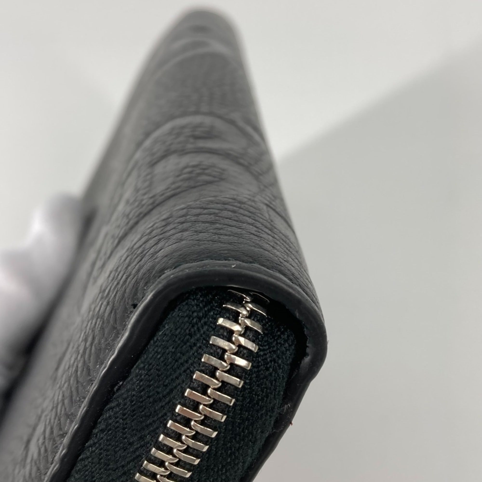 Gucci Black Leather Long Wallet (Bi-Fold) (Pre-Owned)