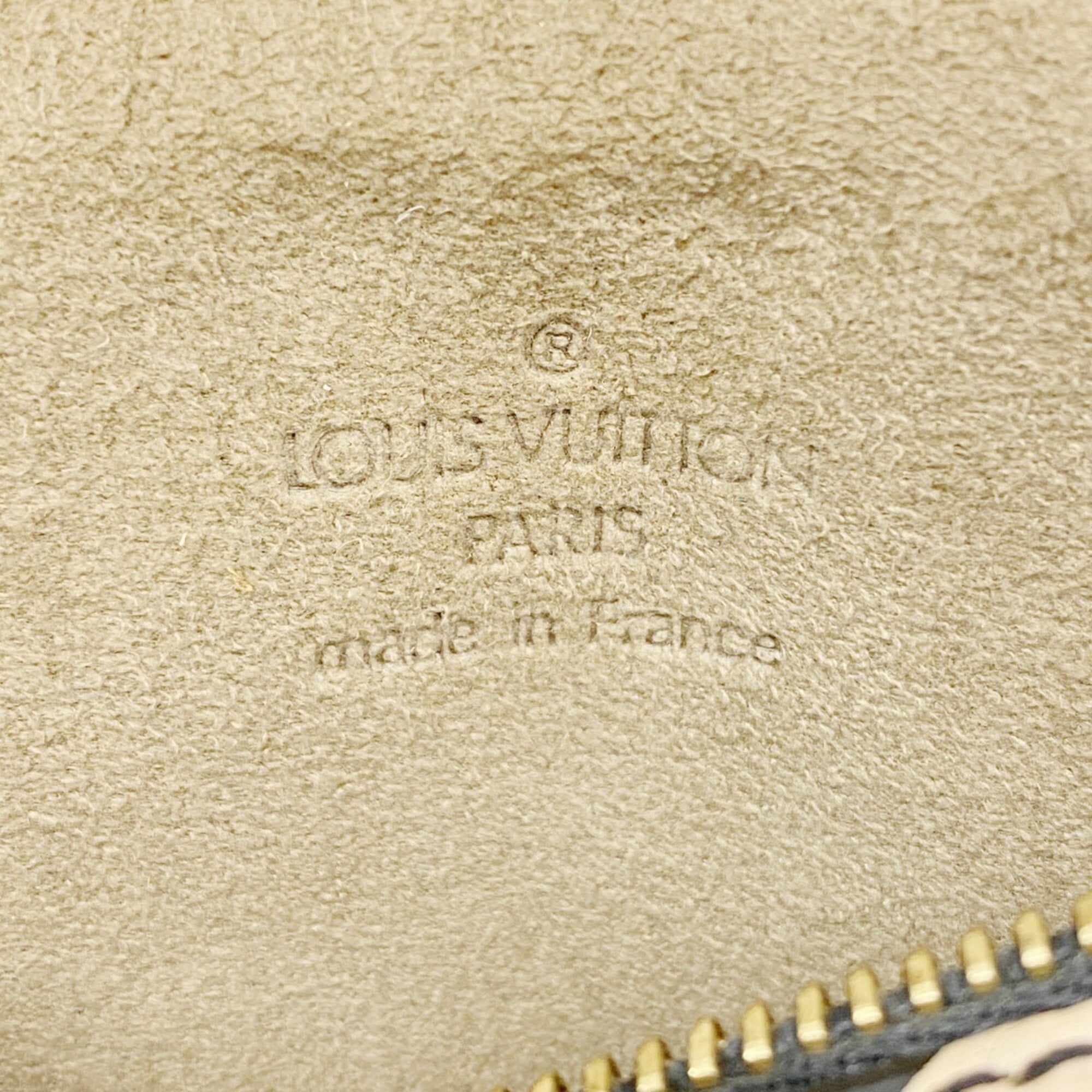 Louis Vuitton Noir Handbag (Pre-Owned)