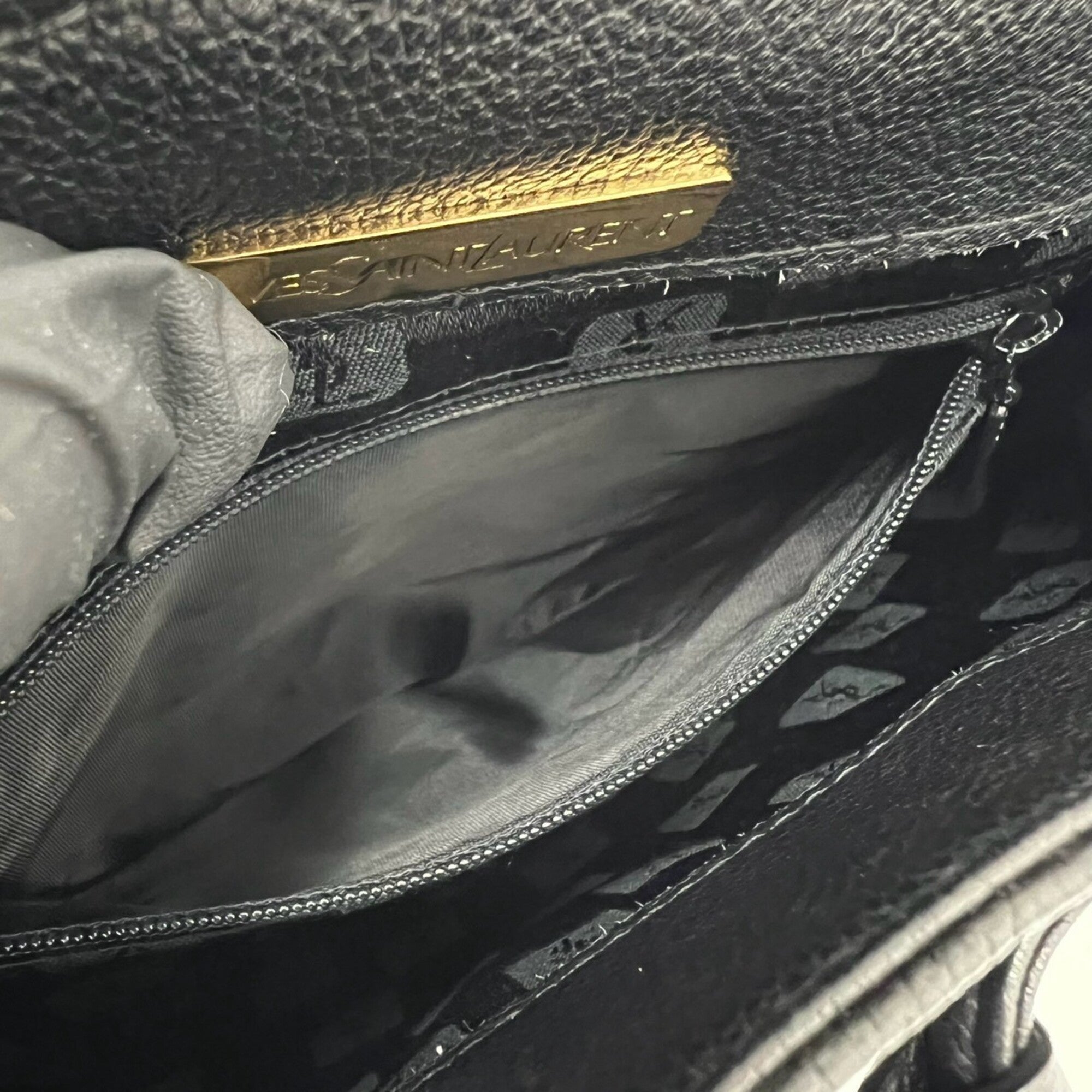 Yves Saint Laurent Black Leather Shoulder Bag (Pre-Owned)