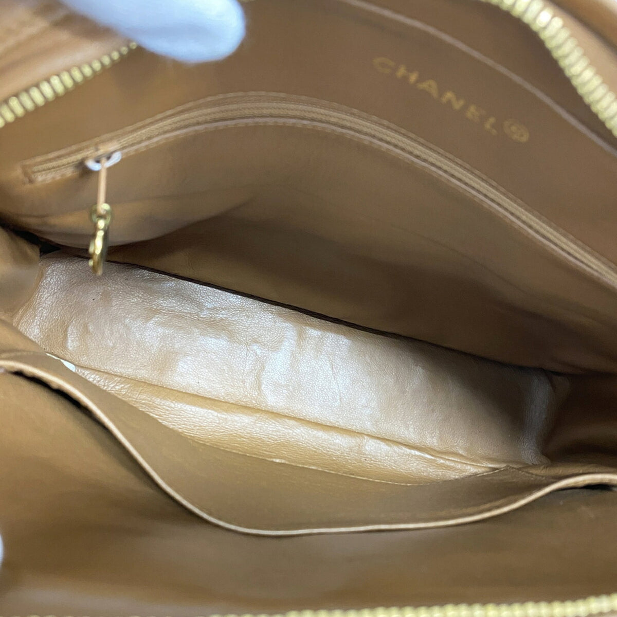 Chanel Brown Leather Shoulder Bag (Pre-Owned)