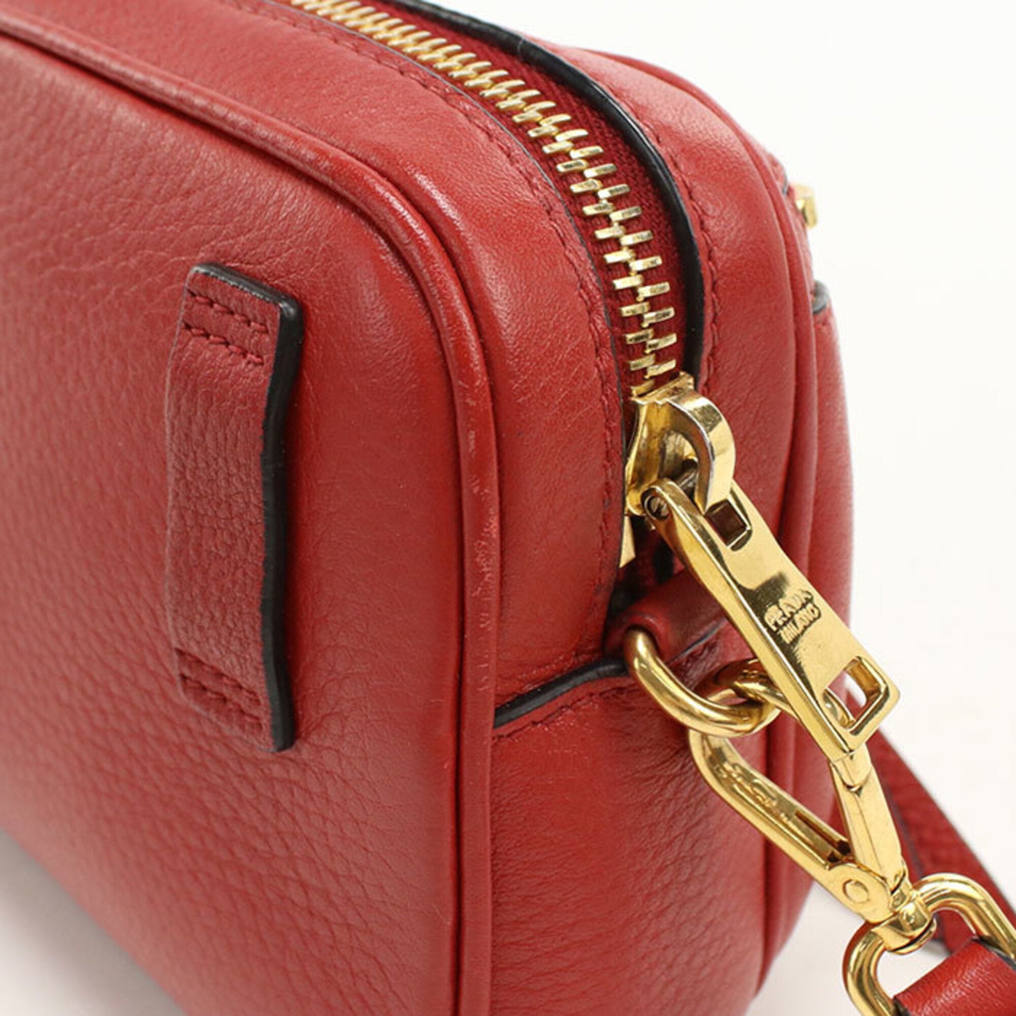 Prada Red Color Leather Shoulder Bag (Pre-Owned)