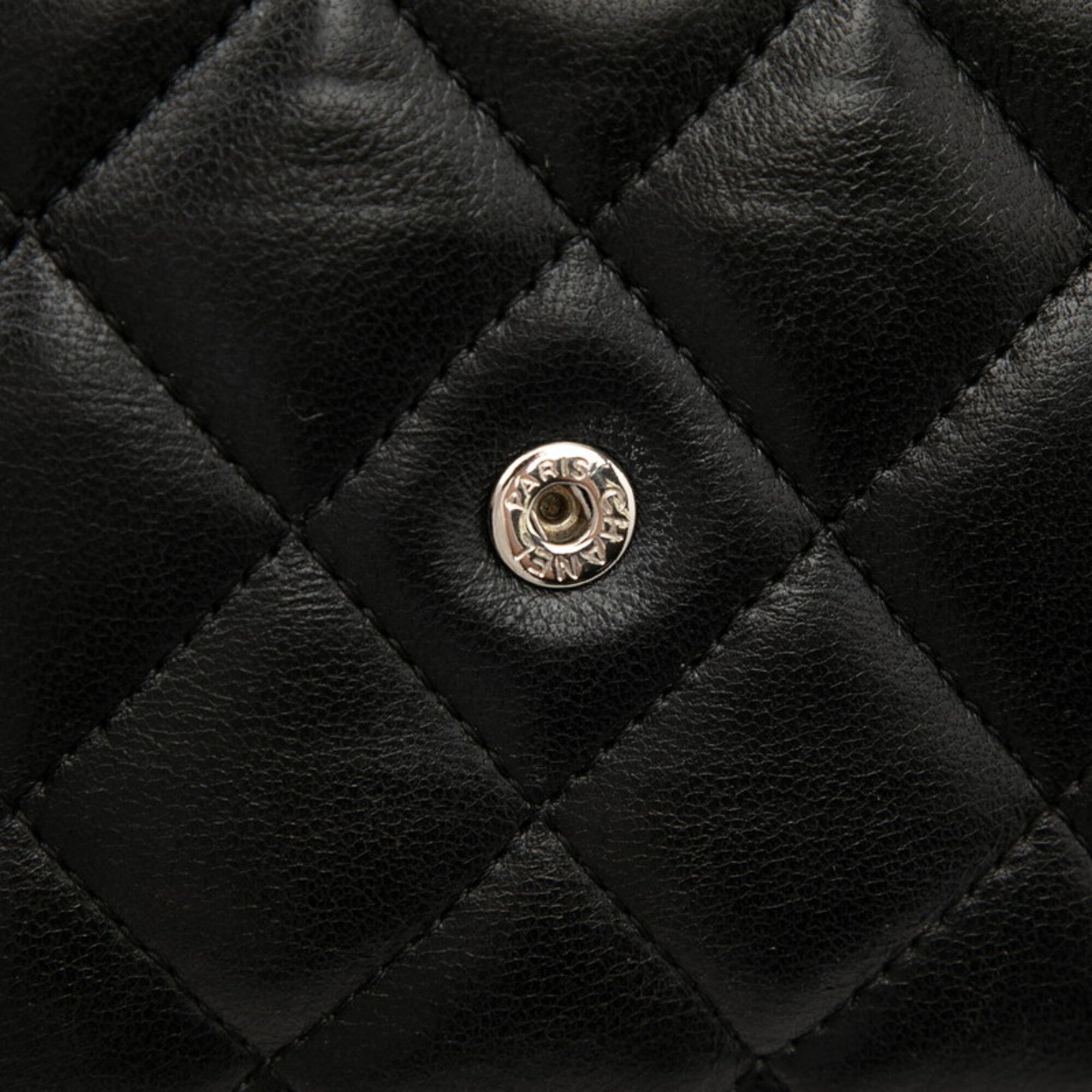 Chanel Matelasse Black Leather Shoulder Bag (Pre-Owned)