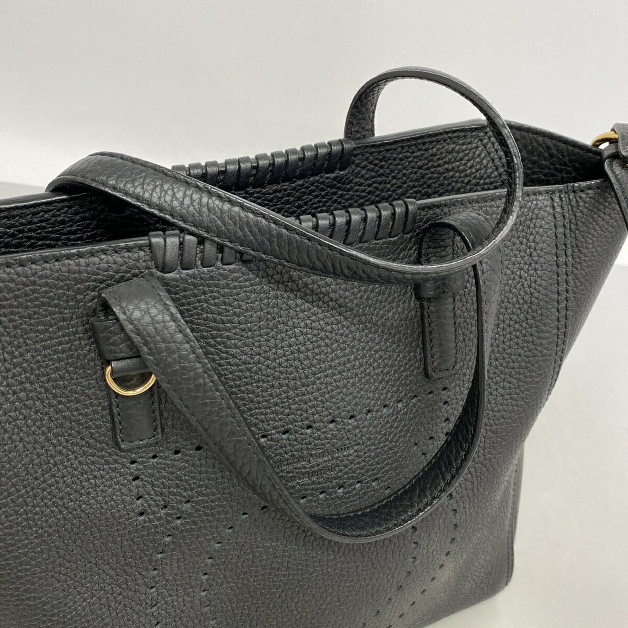 Salvatore Ferragamo Black Leather Handbag (Pre-Owned)