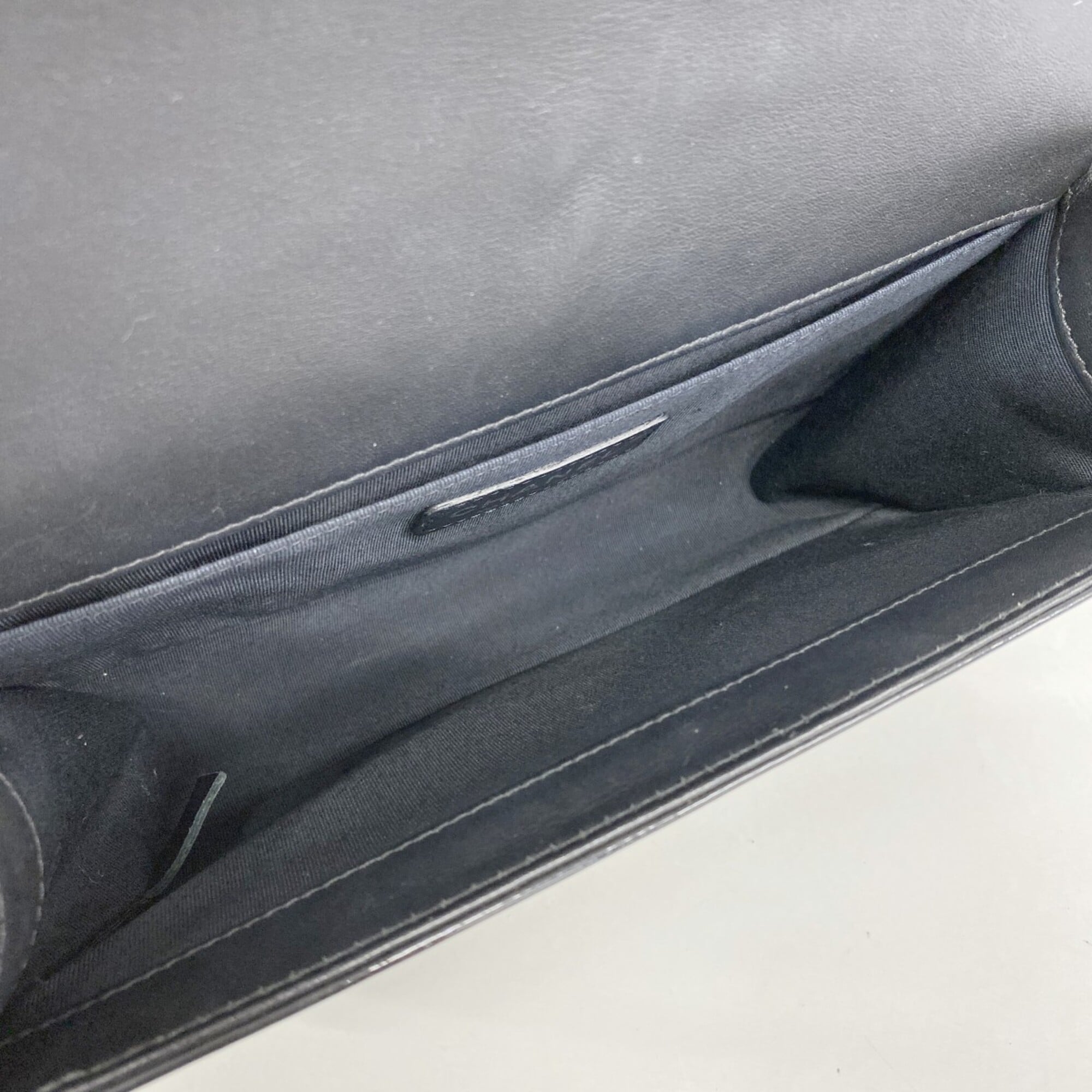 Chanel Black Patent Leather Shoulder Bag (Pre-Owned)