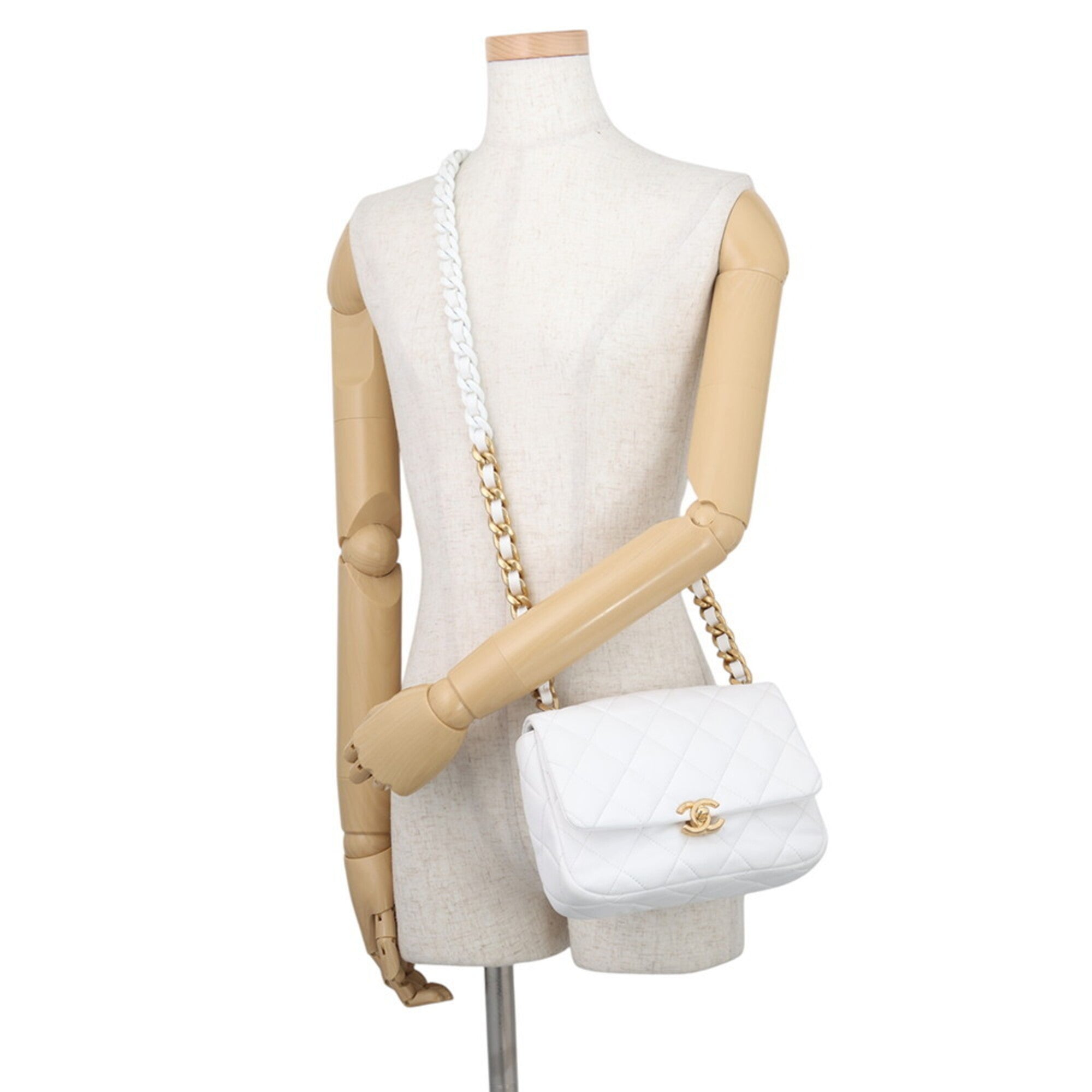 Chanel White Handbag Shoulder Bag (Pre-Owned)