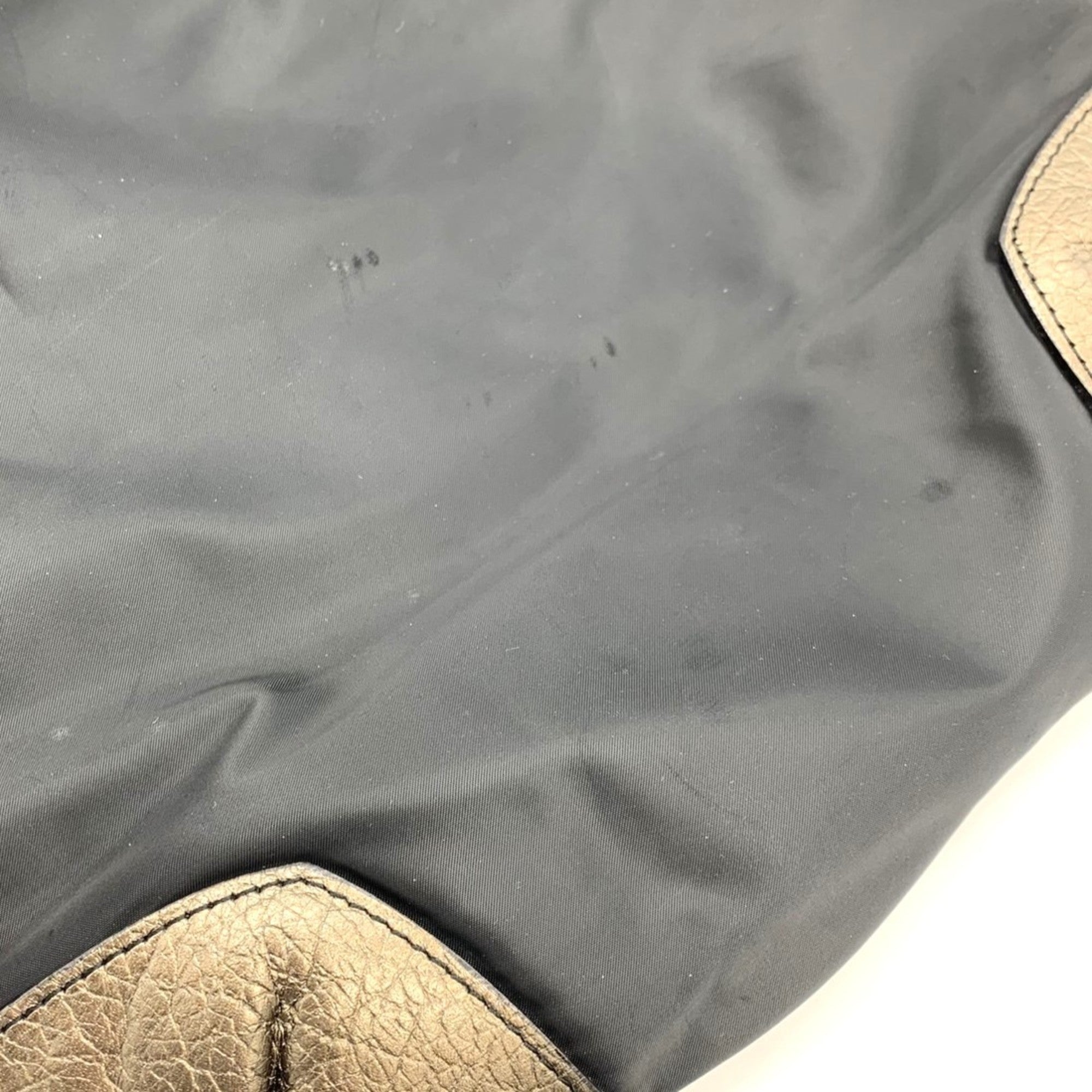 Burberry Black Nylon Leather Shoulder Bag (Pre-Owned)