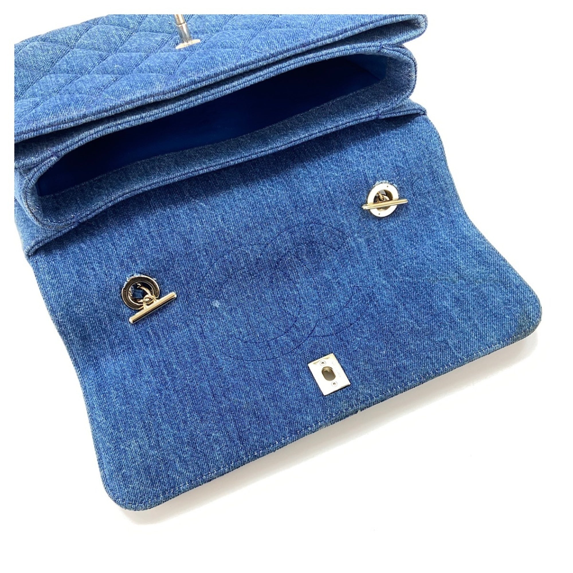 Chanel Blue Denim Handbag (Pre-Owned)
