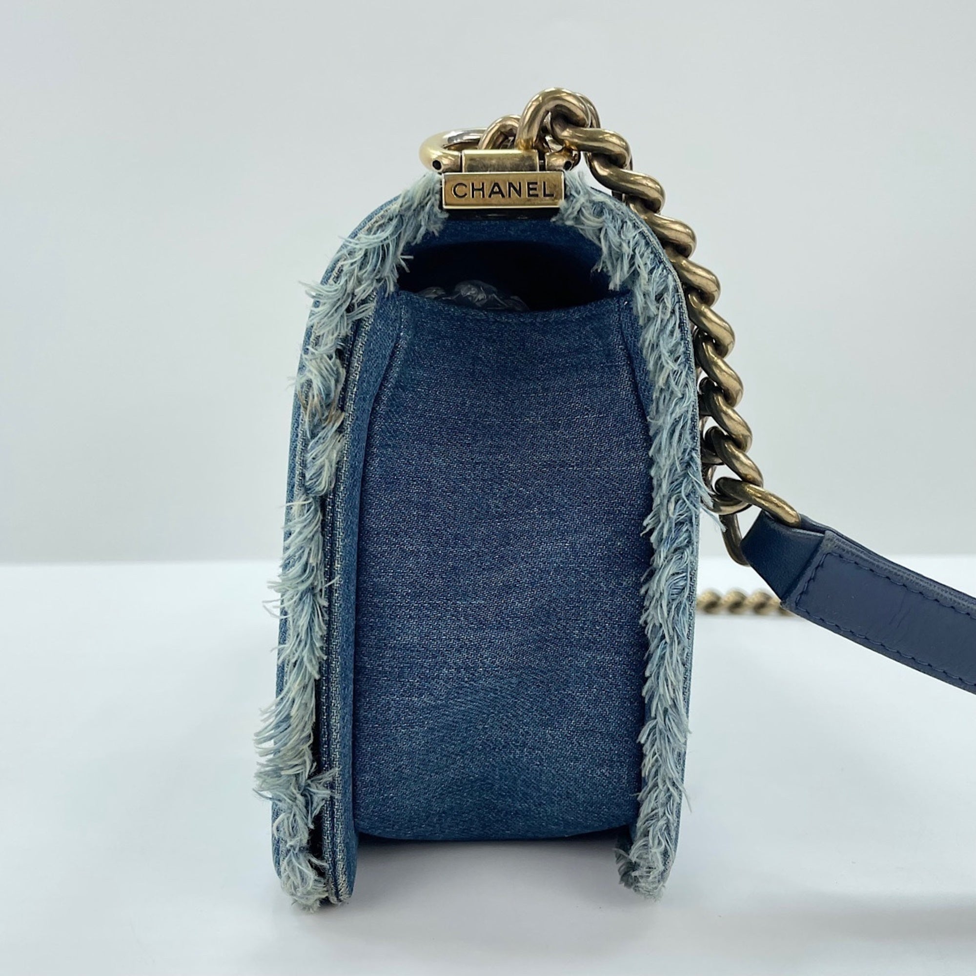 Chanel Blue Shoulder Bag (Pre-Owned)