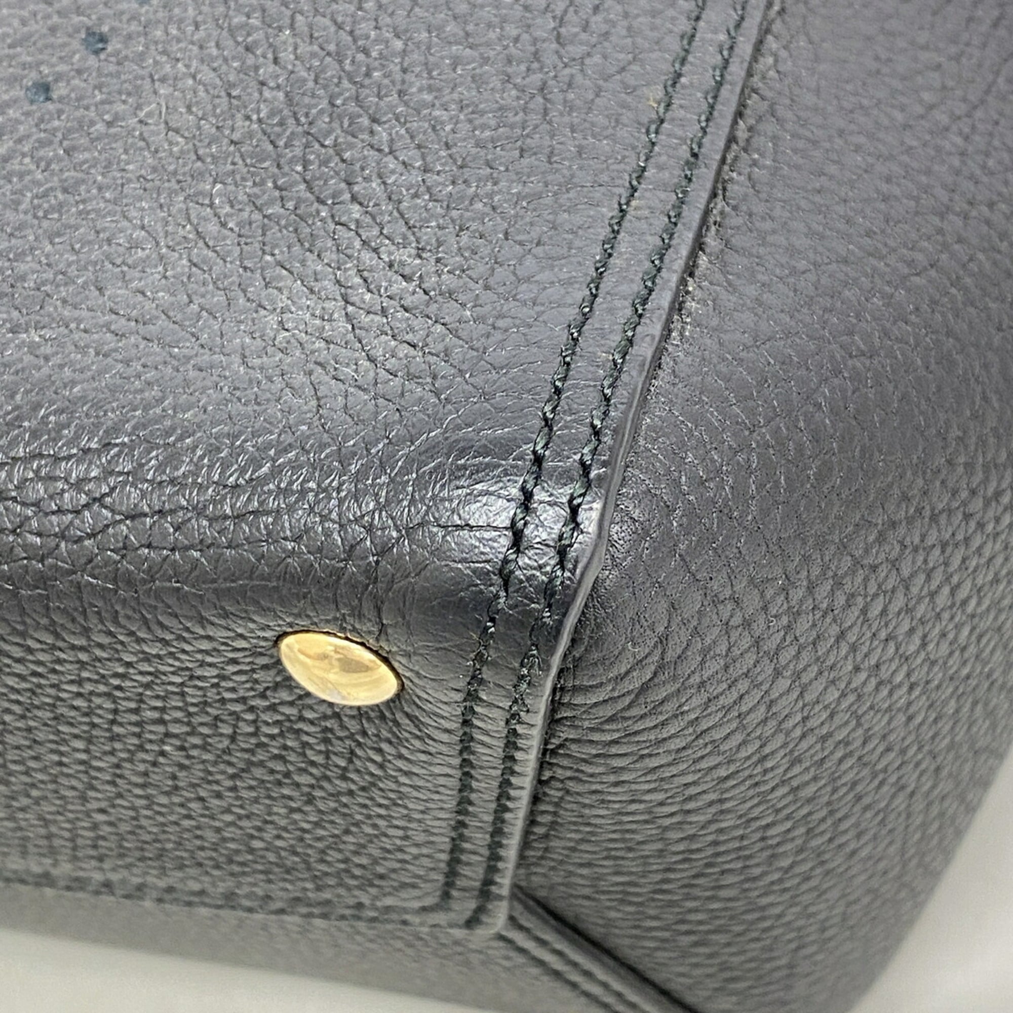 Salvatore Ferragamo Black Leather Handbag (Pre-Owned)