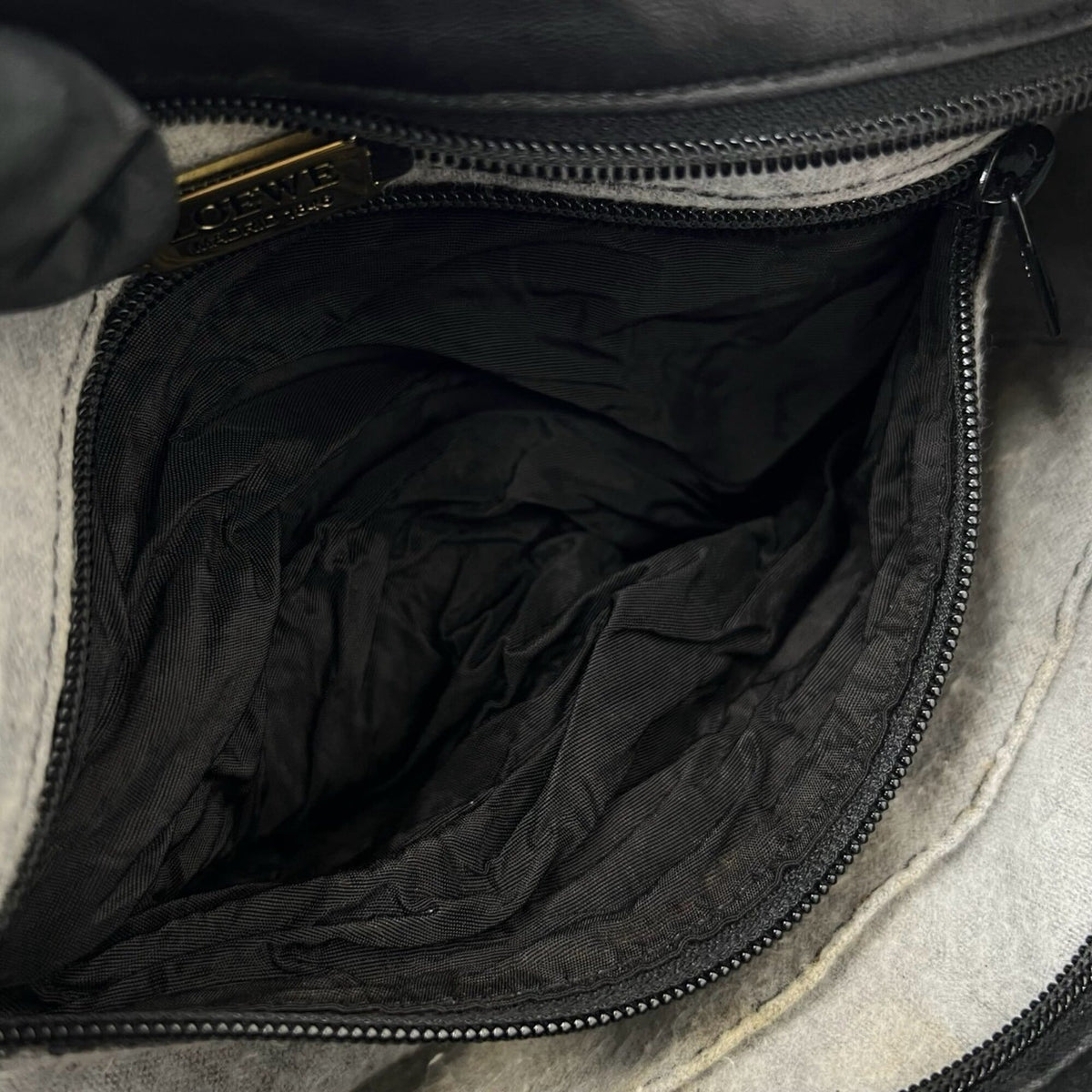Loewe Black Leather Shoulder Bag Tote Bag (Pre-Owned)