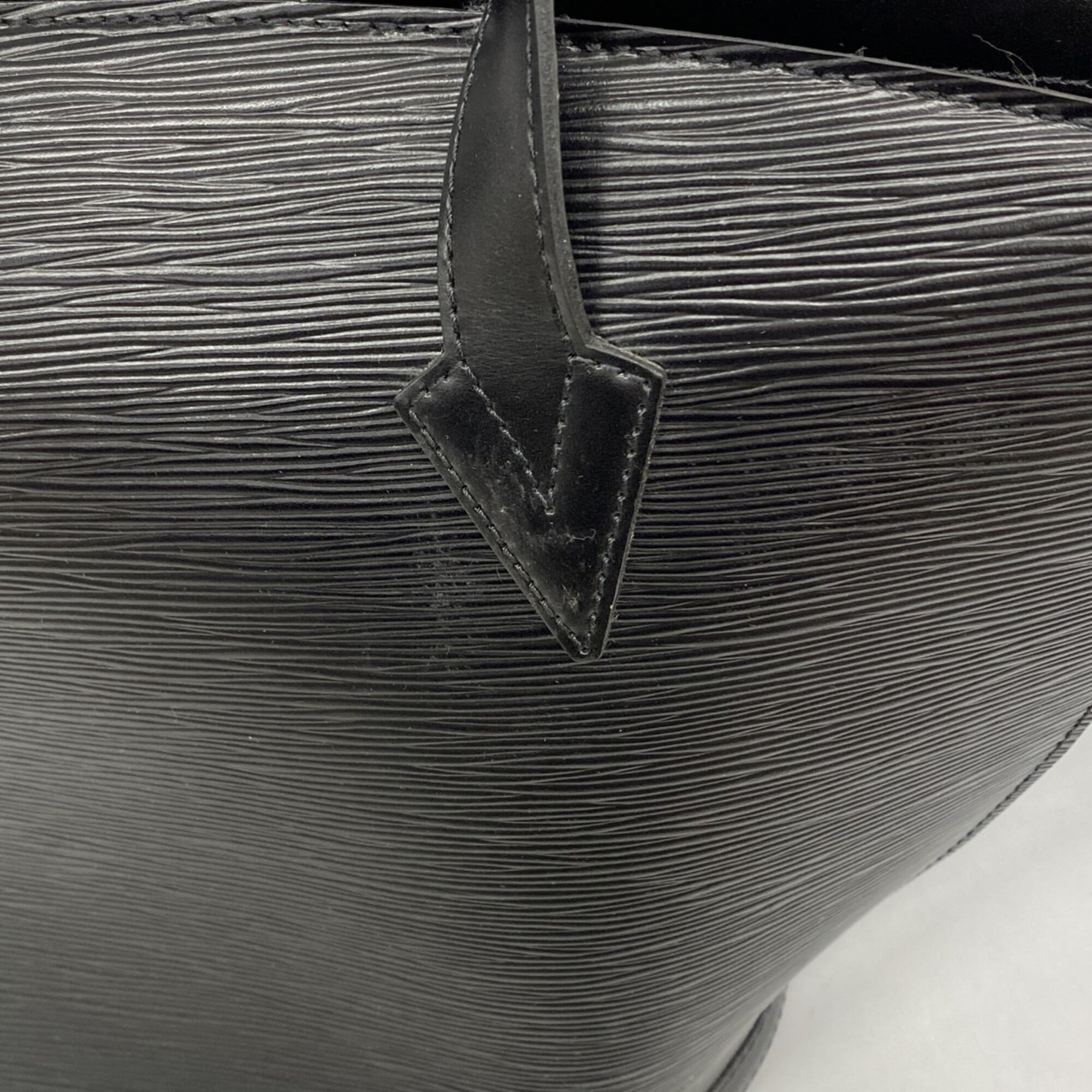 Louis Vuitton Noir Shoulder Bag (Pre-Owned)