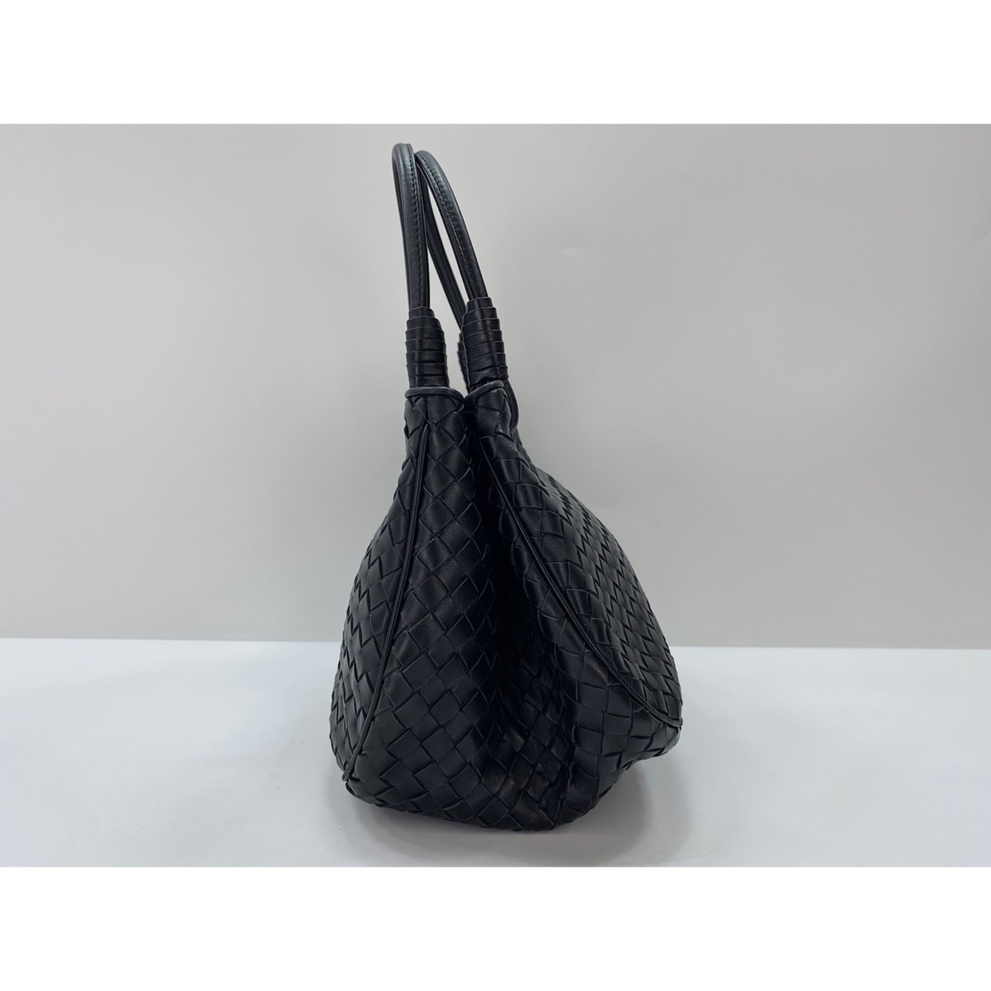 Bottega Veneta Intrecciato Black Intrecciato Handbag (Pre-Owned)