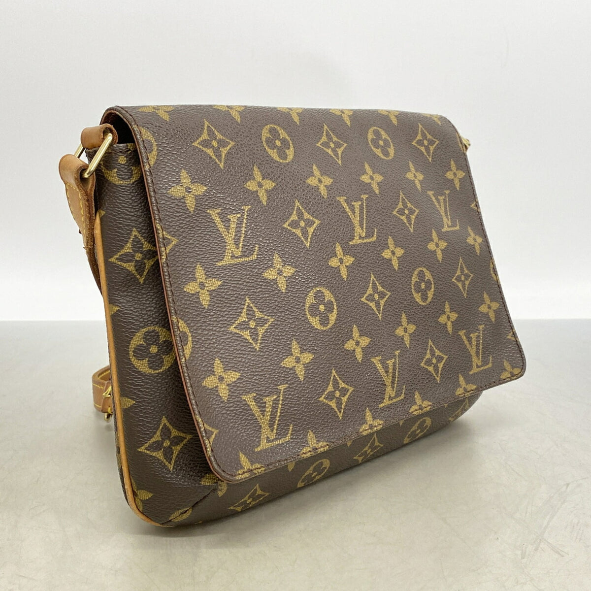 Louis Vuitton Brown Shoulder Bag (Pre-Owned)