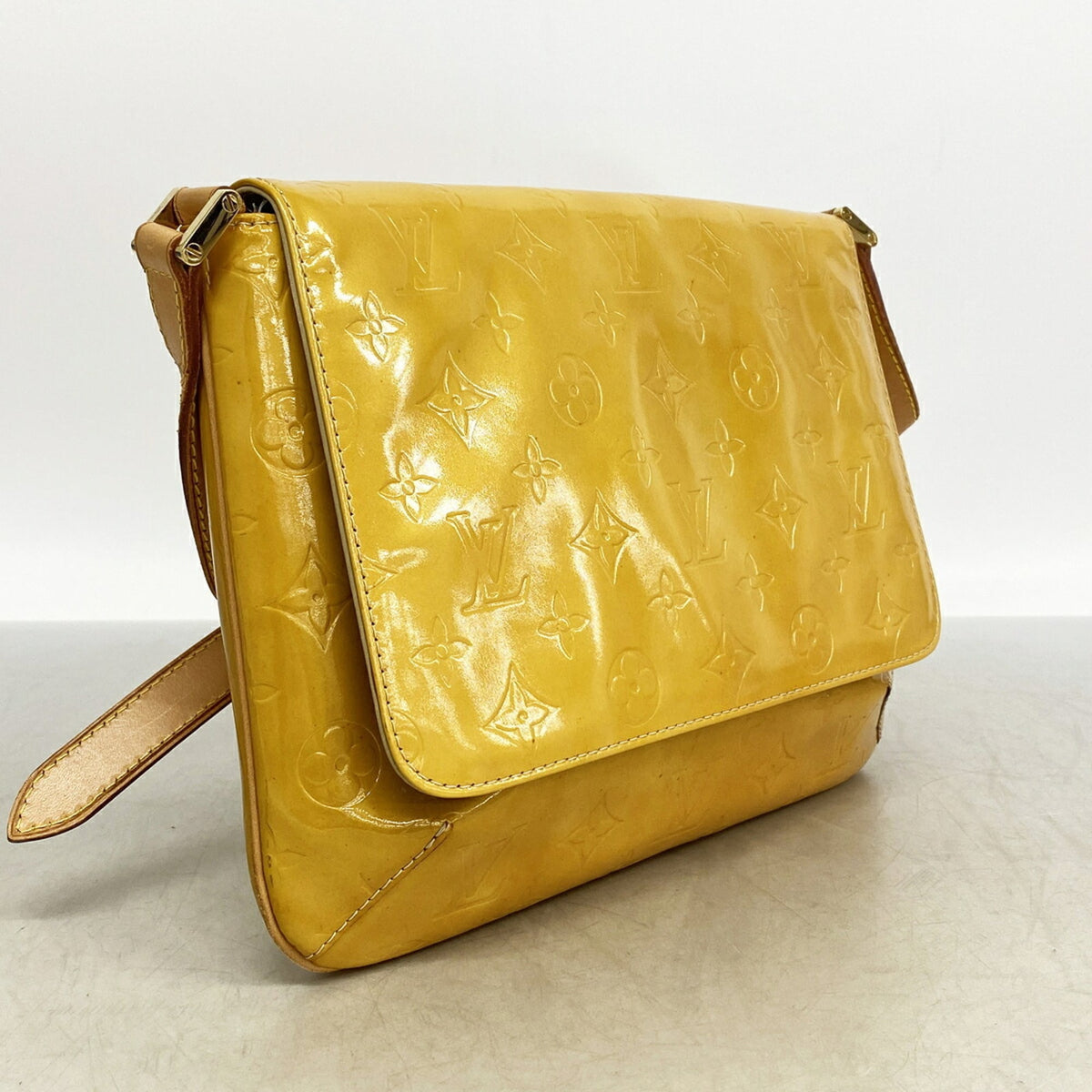 Louis Vuitton Beige Shoulder Bag (Pre-Owned)