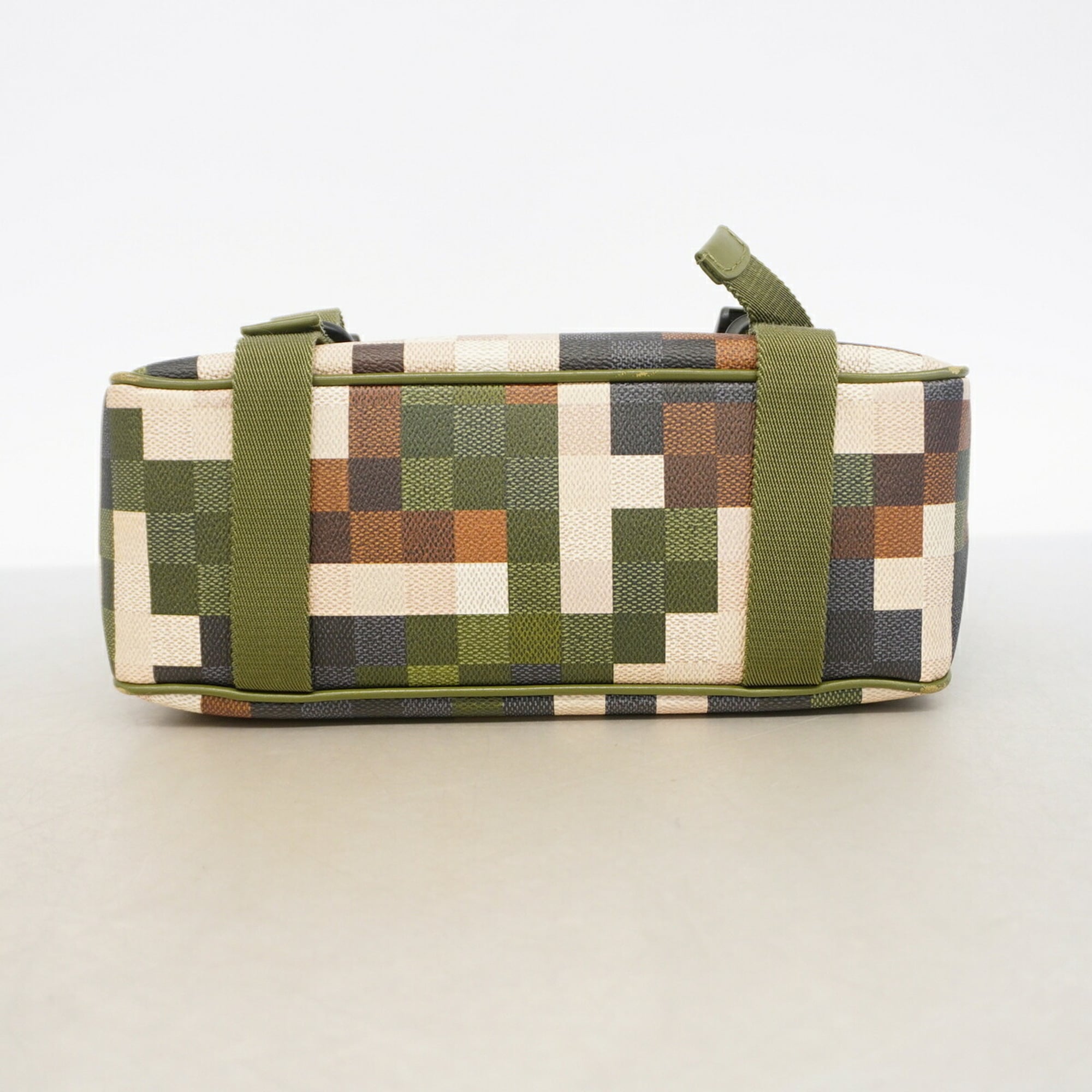 Louis Vuitton Green Shoulder Bag (Pre-Owned)