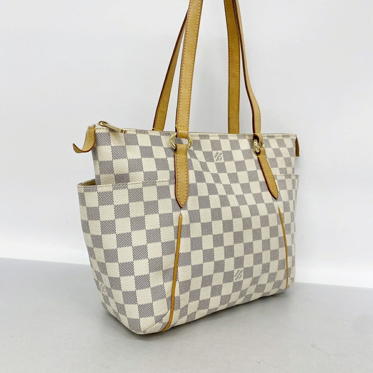 Louis Vuitton White Tote Bag (Pre-Owned)