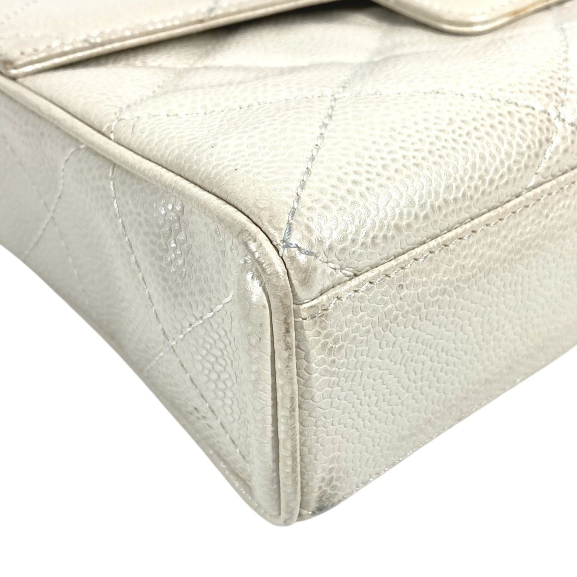 Chanel Matelasse White Grained Calfskin Shoulder Bag (Pre-Owned)