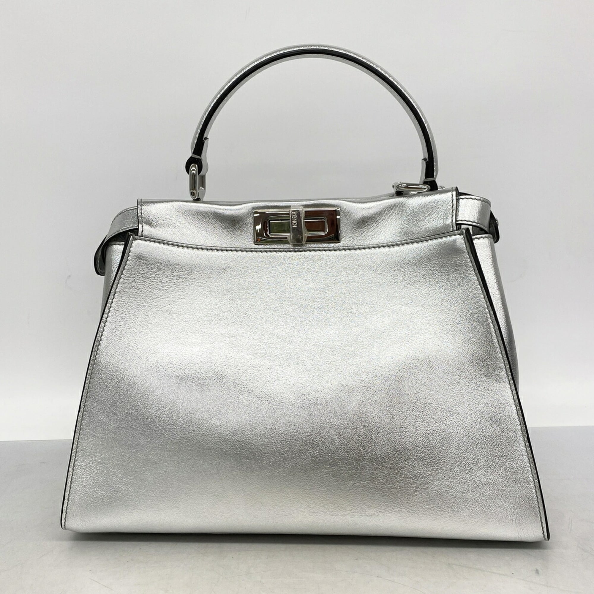 Fendi Silver Leather Handbag (Pre-Owned)
