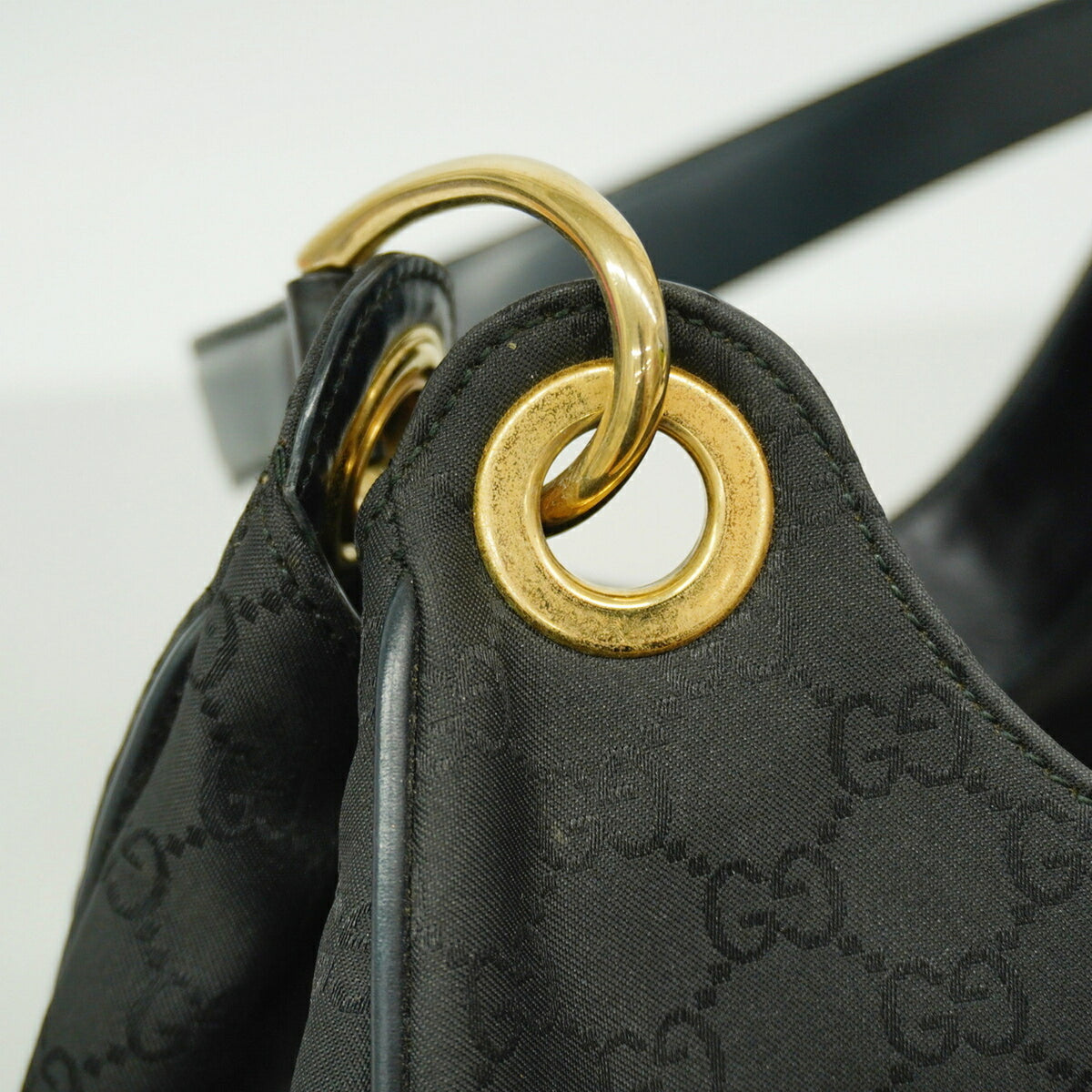 Gucci Black Nylon Shoulder Bag (Pre-Owned)