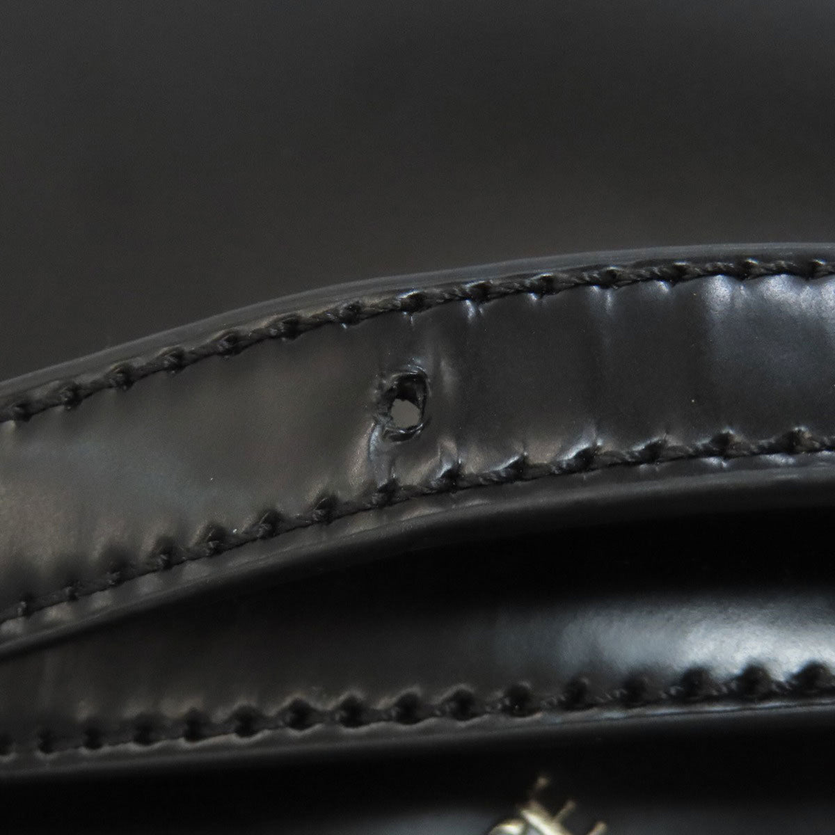 Versace Black Leather Shoulder Bag (Pre-Owned)