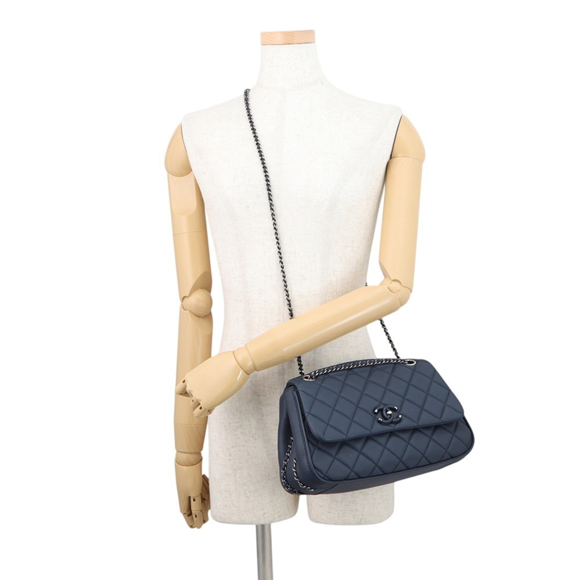 Chanel Navy Leather Handbag Shoulder Bag (Pre-Owned)