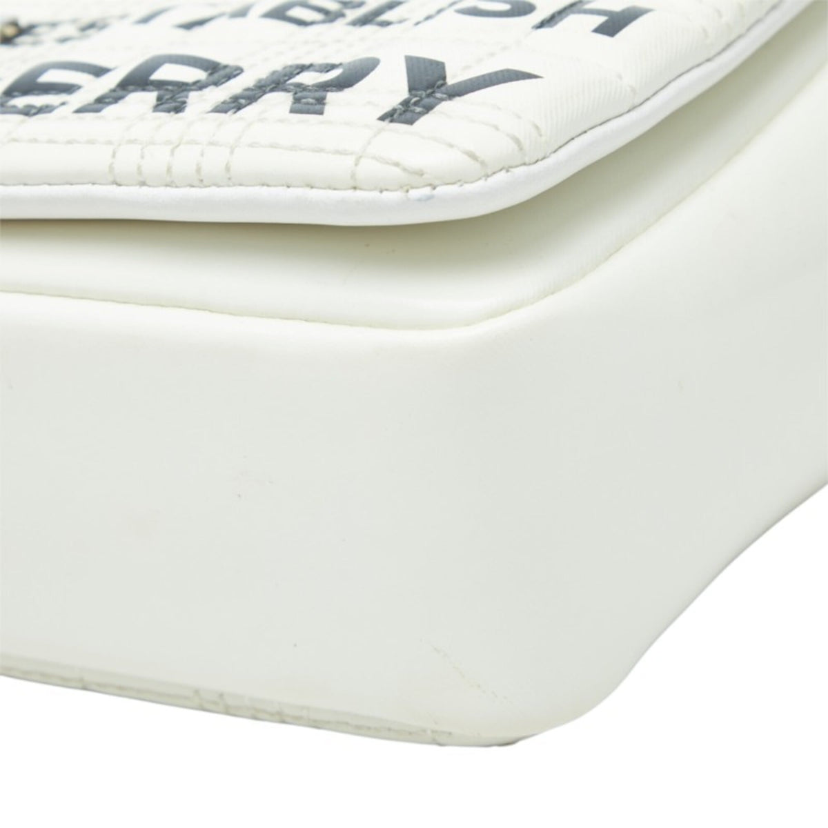 Burberry Black White Leather Shoulder Bag (Pre-Owned)