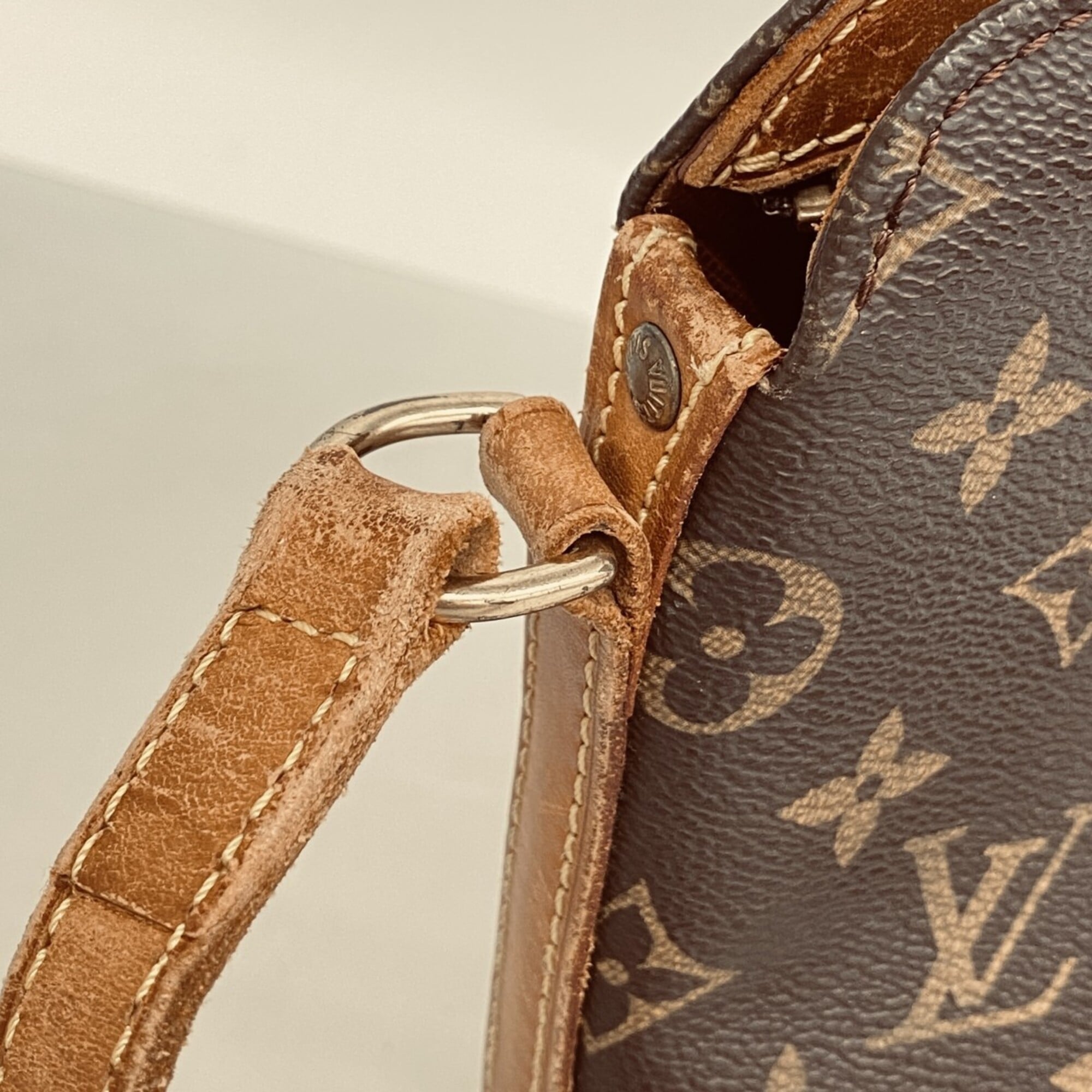Louis Vuitton Brown Shoulder Bag (Pre-Owned)