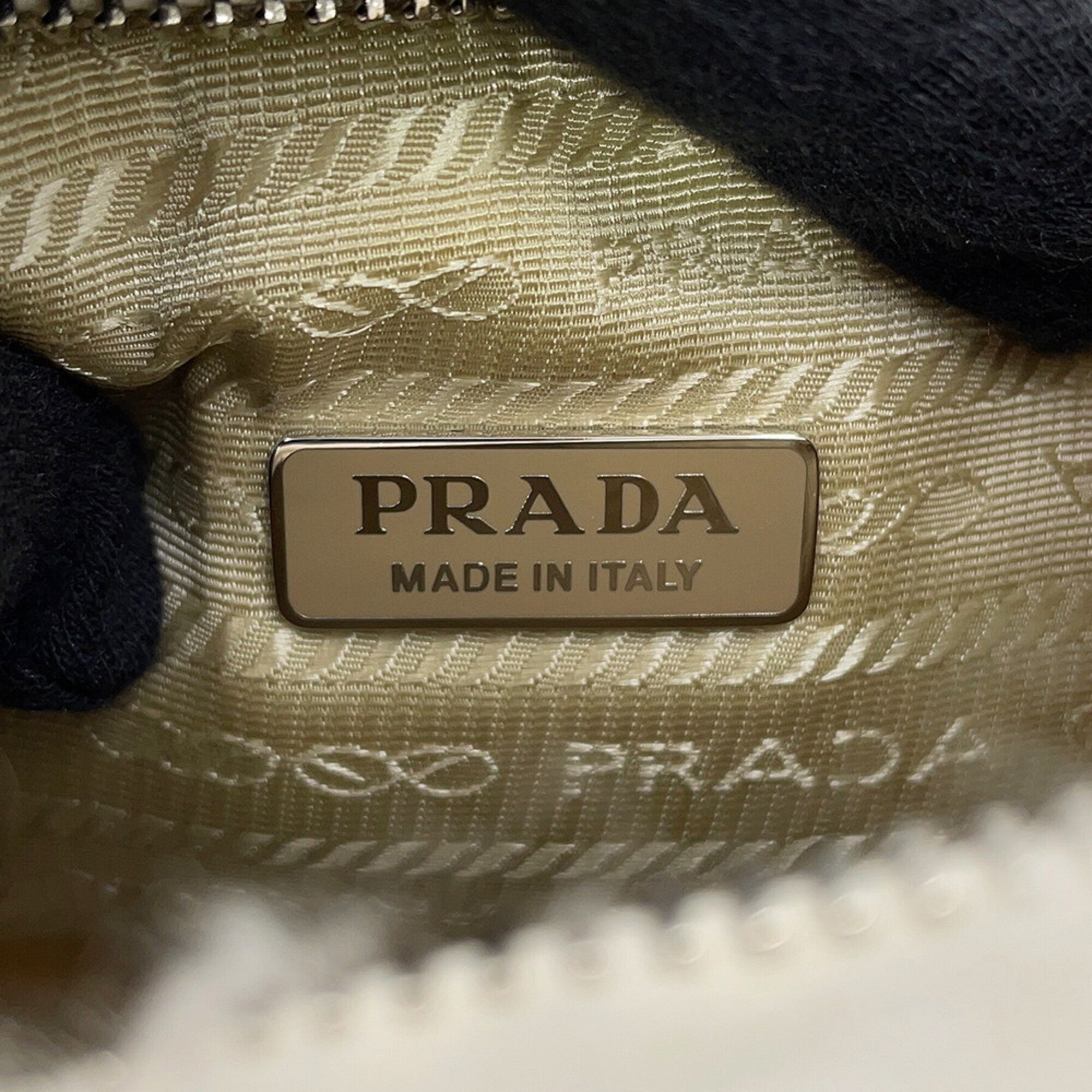 Prada White Wool Cashmere Shoulder Bag (Pre-Owned)